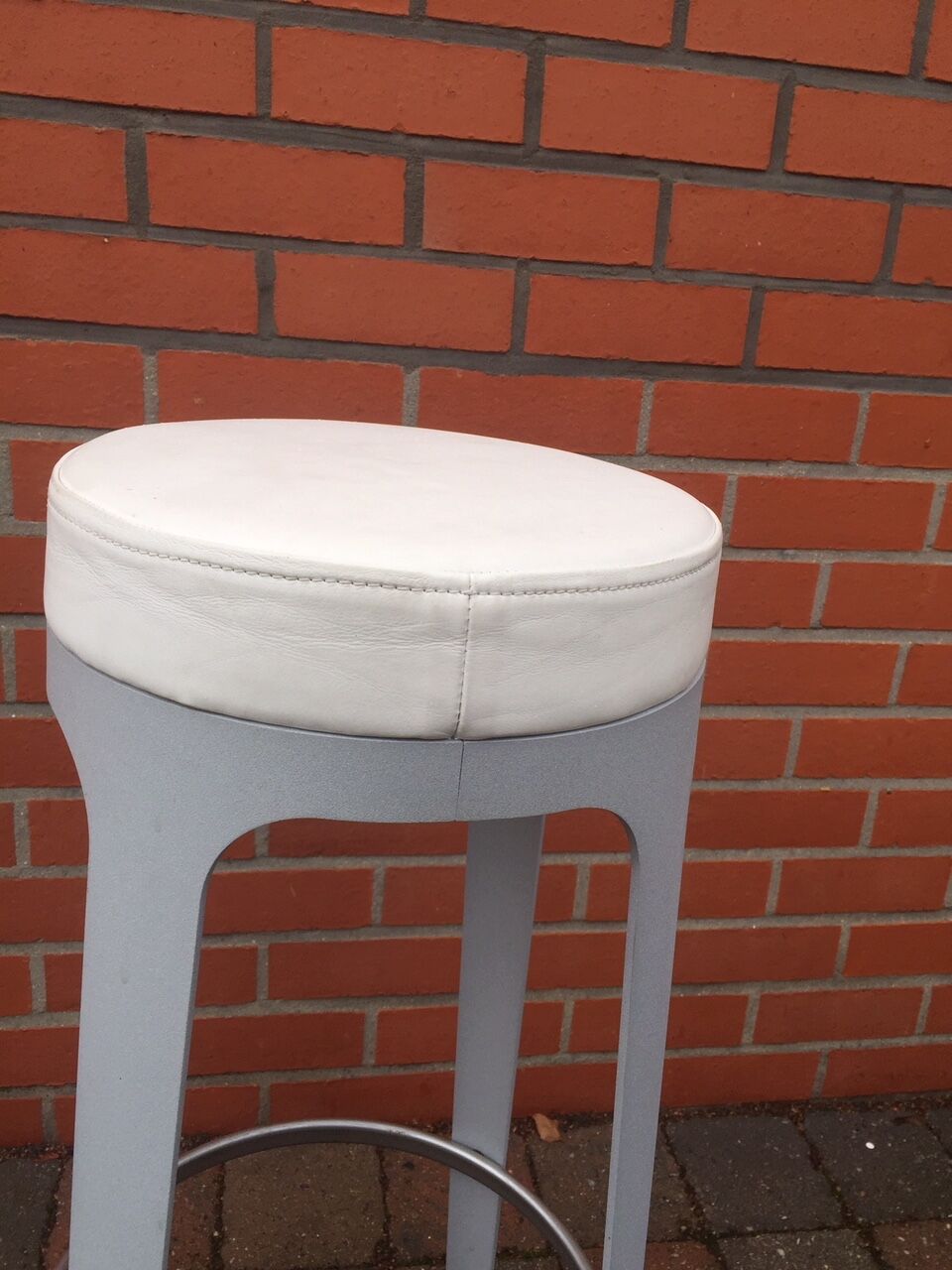 Leonardo Rossano metal and leather stool for Lapalma, Italy