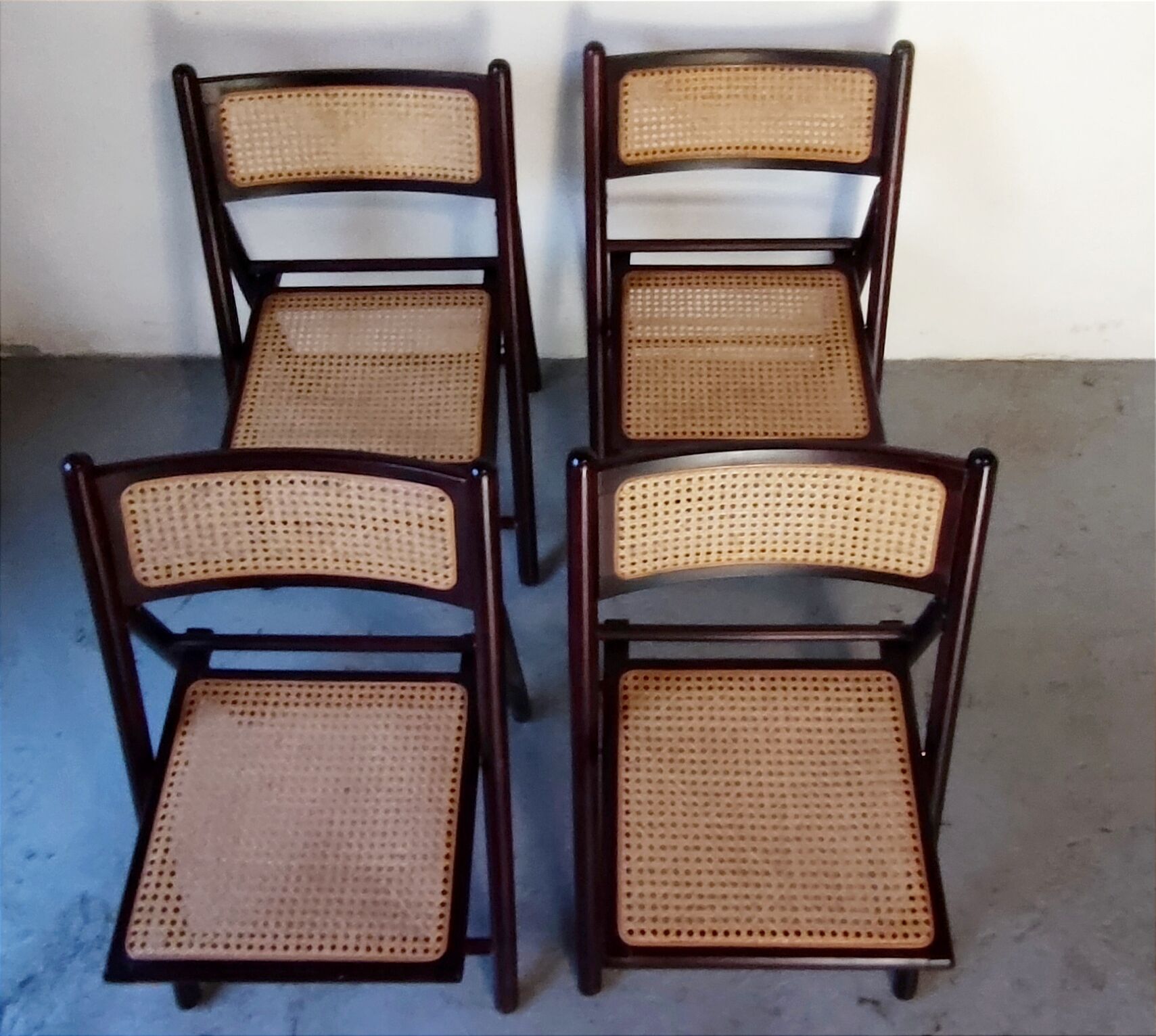 Canned folding chairs