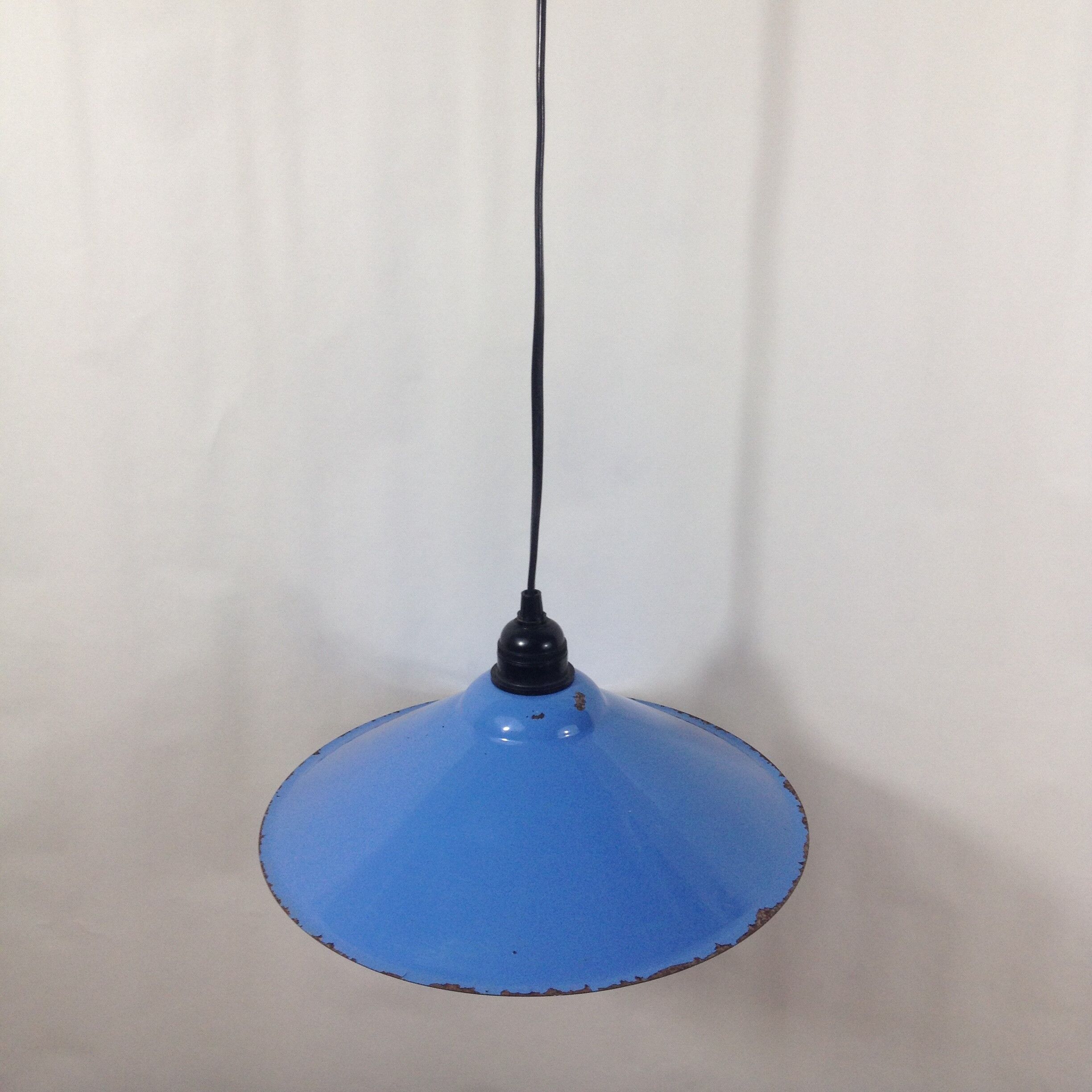 Hanging blue enamelled plate