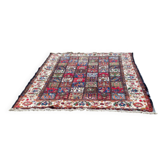 Handmade knotted wool Bakhtiar rug from Iran, burgundy, 200x300cm