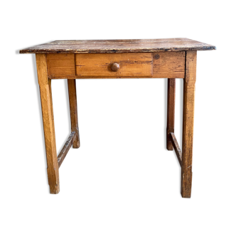 Table en bois brut à tiroir