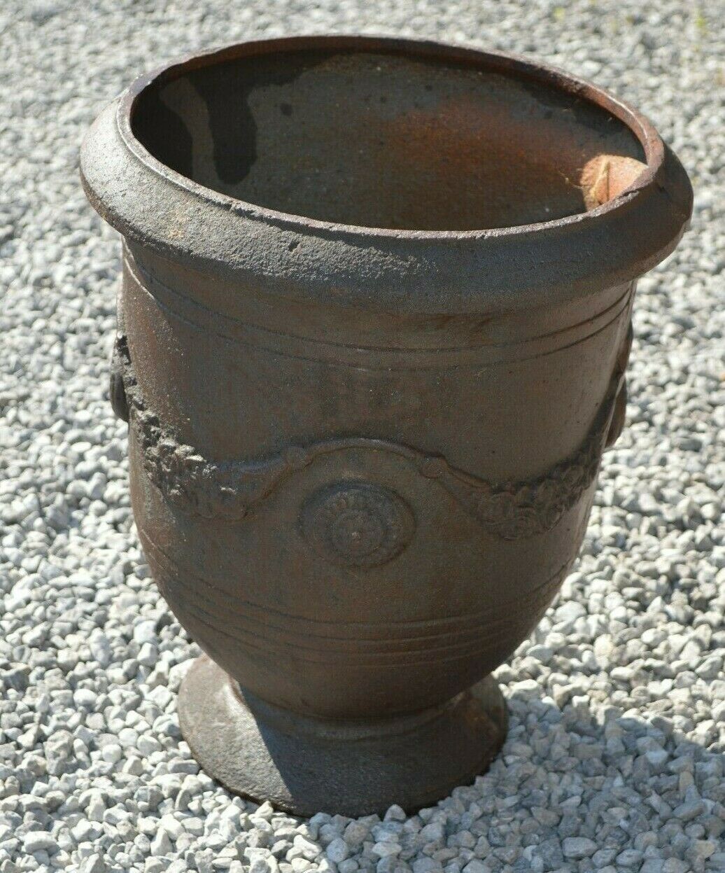 Medici in the shape of cast iron anduse