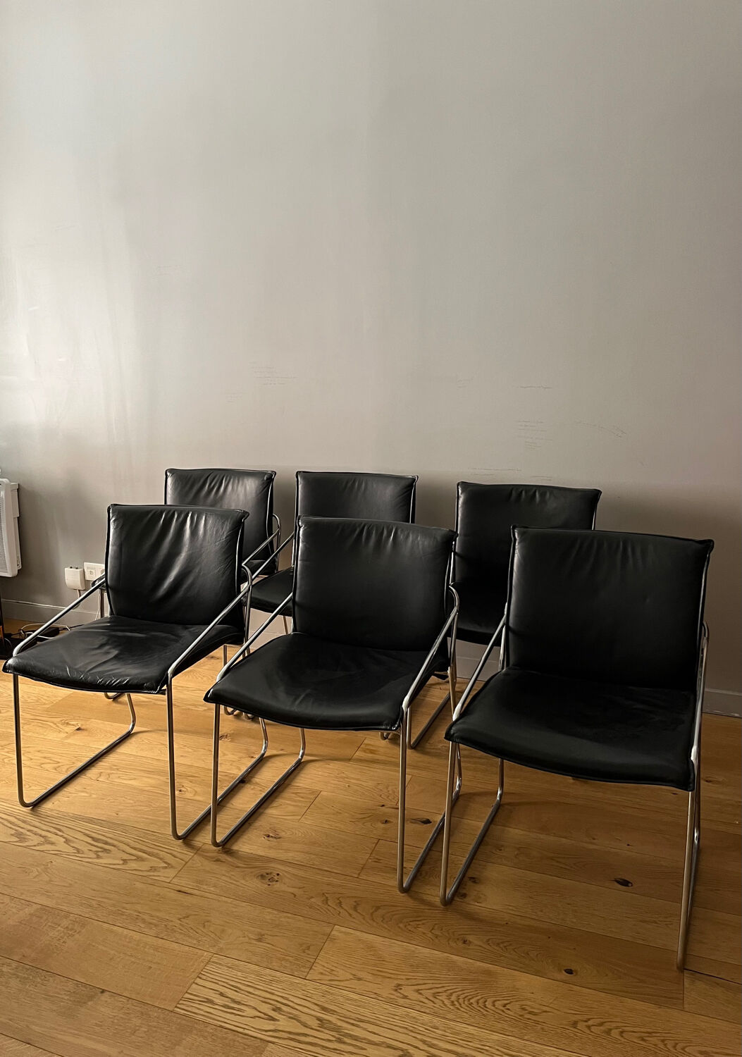 Ensemble de 6 chaises en cuir circa 1970