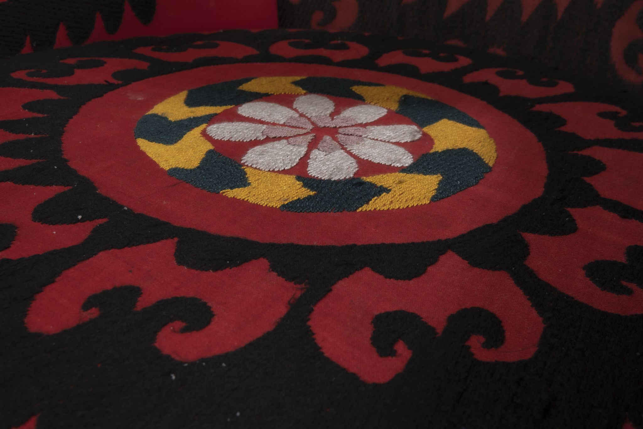Fauteuil ethnic bergere