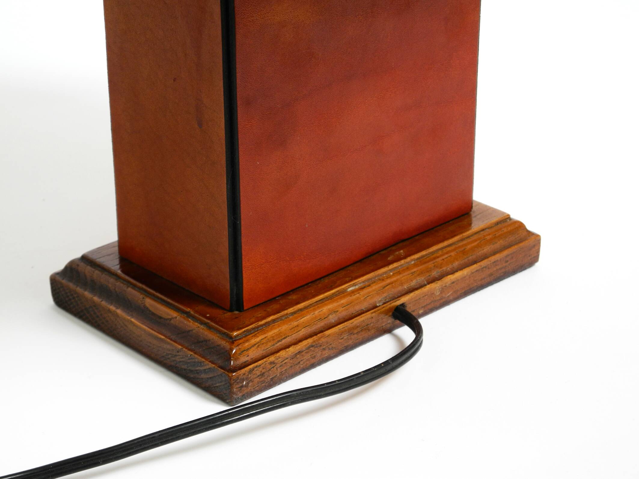 Italian 60s table lamp made of wood and leather with paper straw lampshade