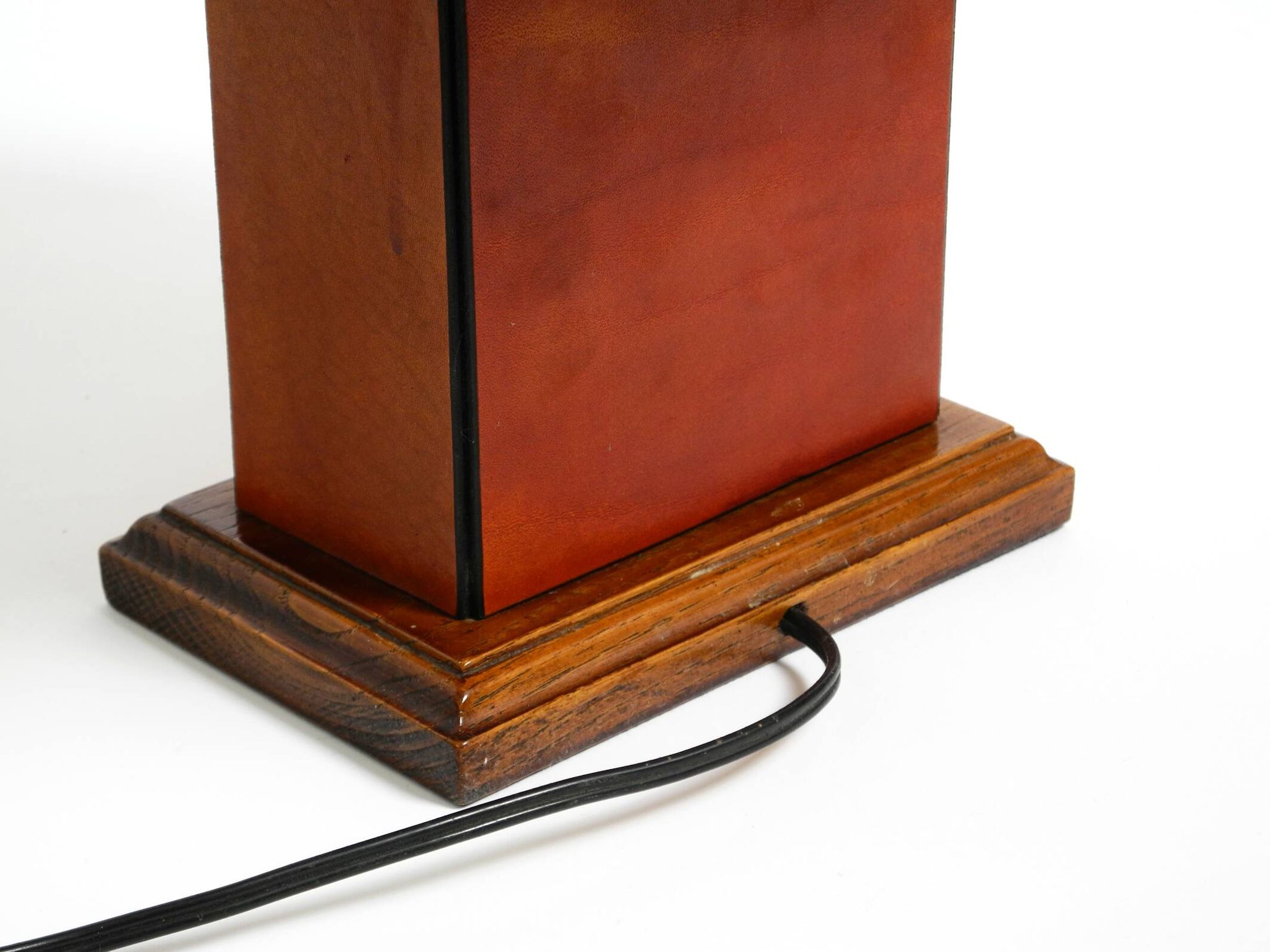Italian 60s table lamp made of wood and leather with paper straw lampshade