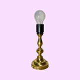 Lampe en laiton vintage de knud christensen fabriquée au danemark | base en or / laiton avec abat-jour rose