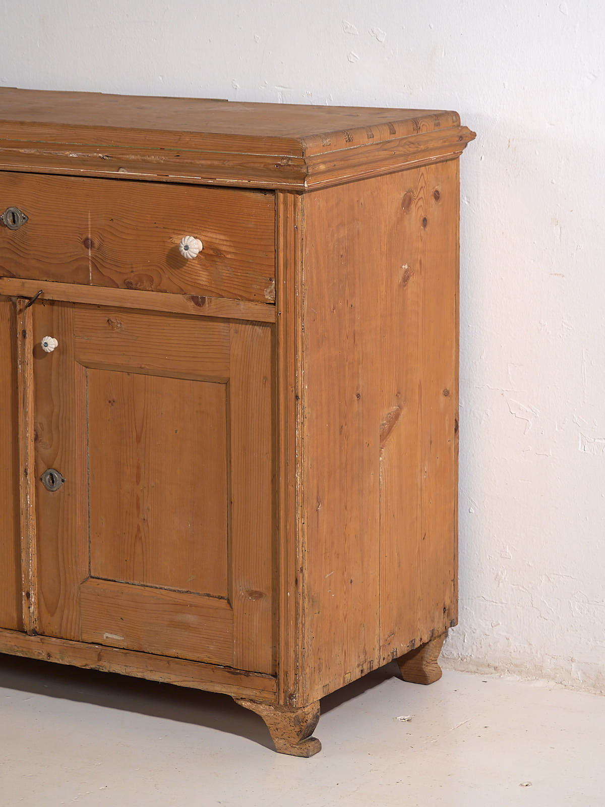 Antique kitchen cabinet (c.1920)