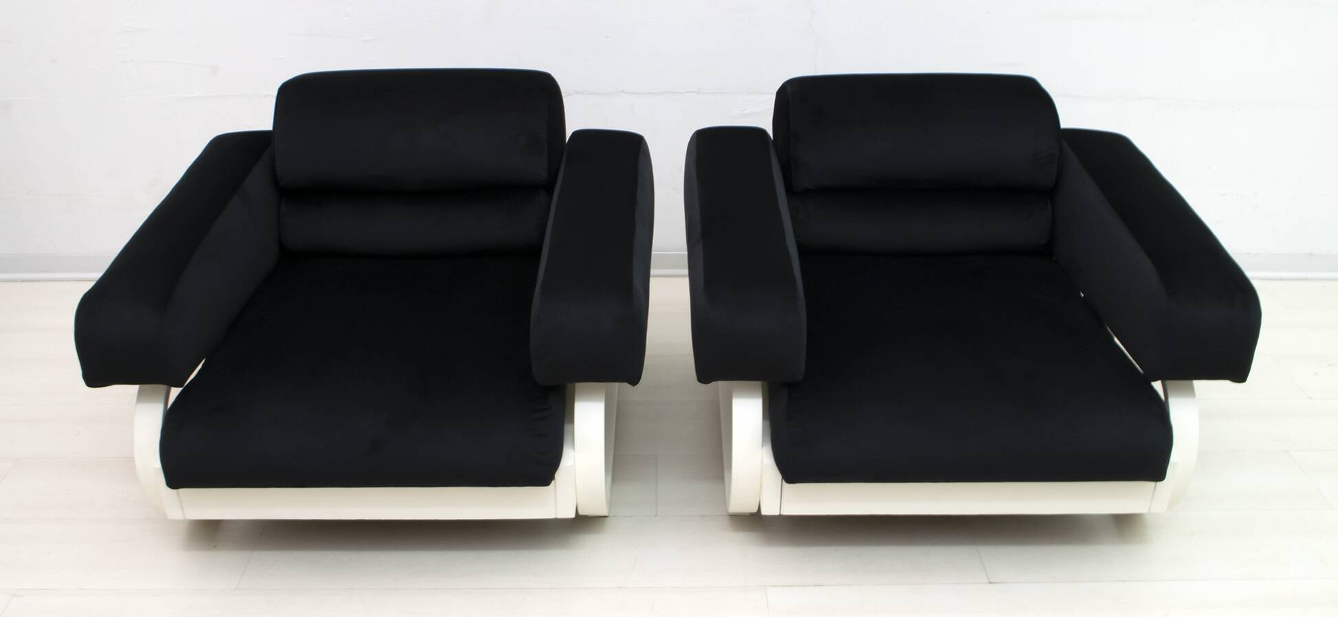 Pair of Mid-Century Modern Italian Velvet Armchairs, 1960s
