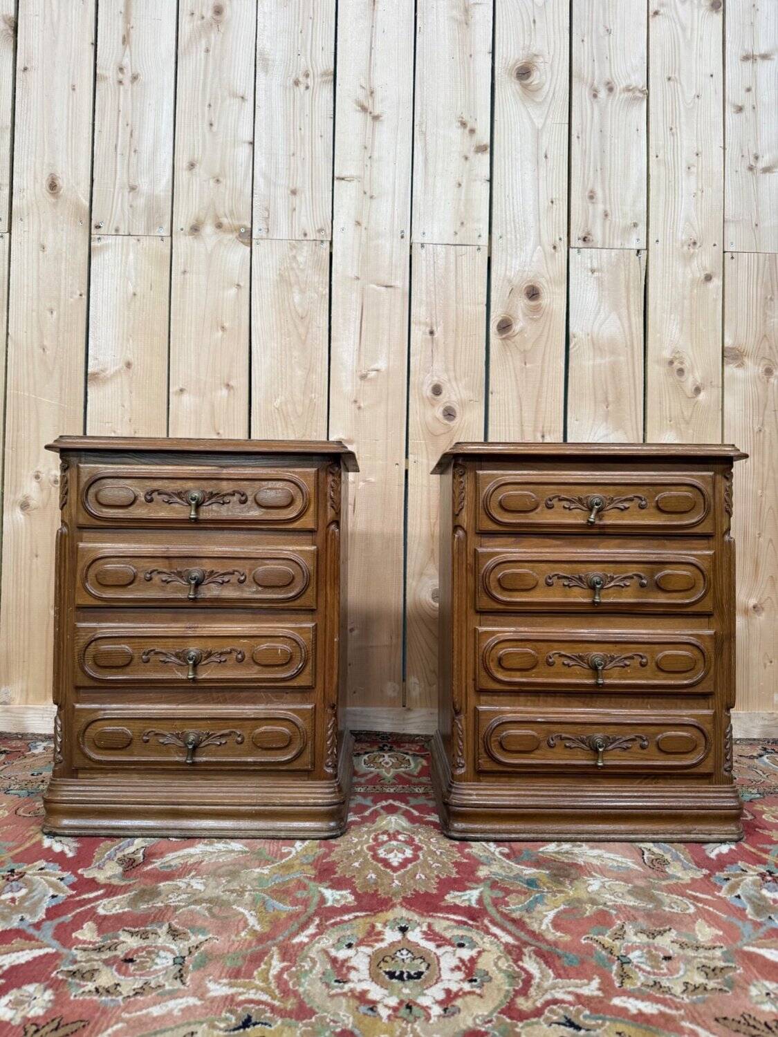Paire tables de chevet style Néo-Renaissance – Chêne sculpté – XIXe siècle