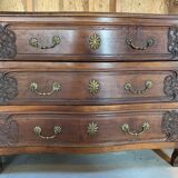 Walnut chest of drawers