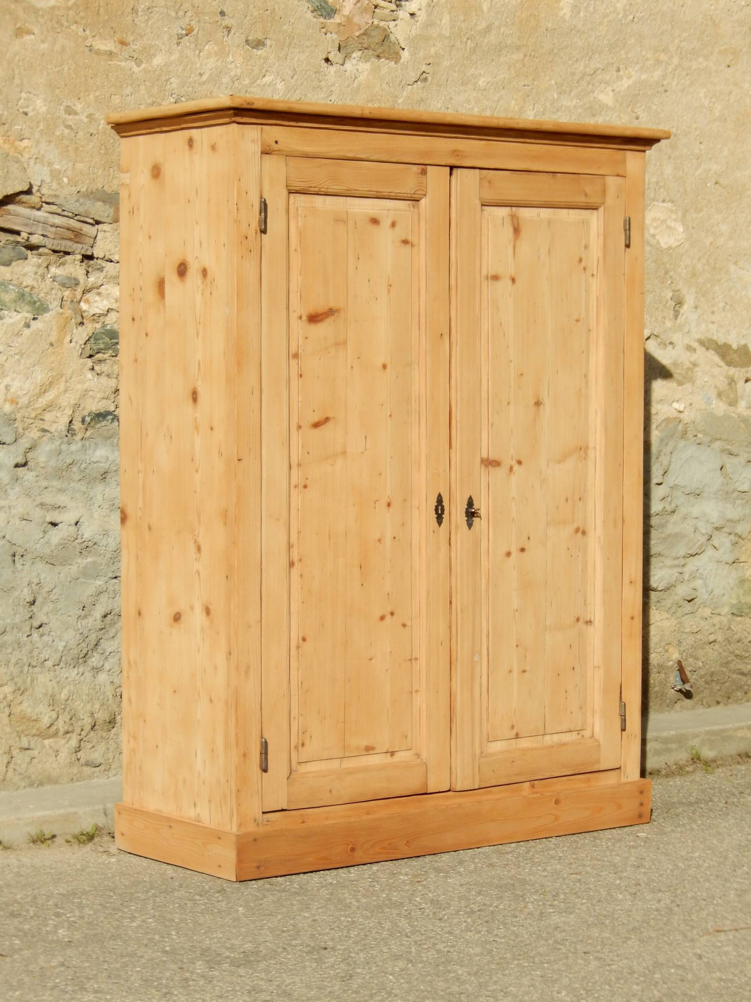 Superbe armoire rustique / armoire parisienne en sapin