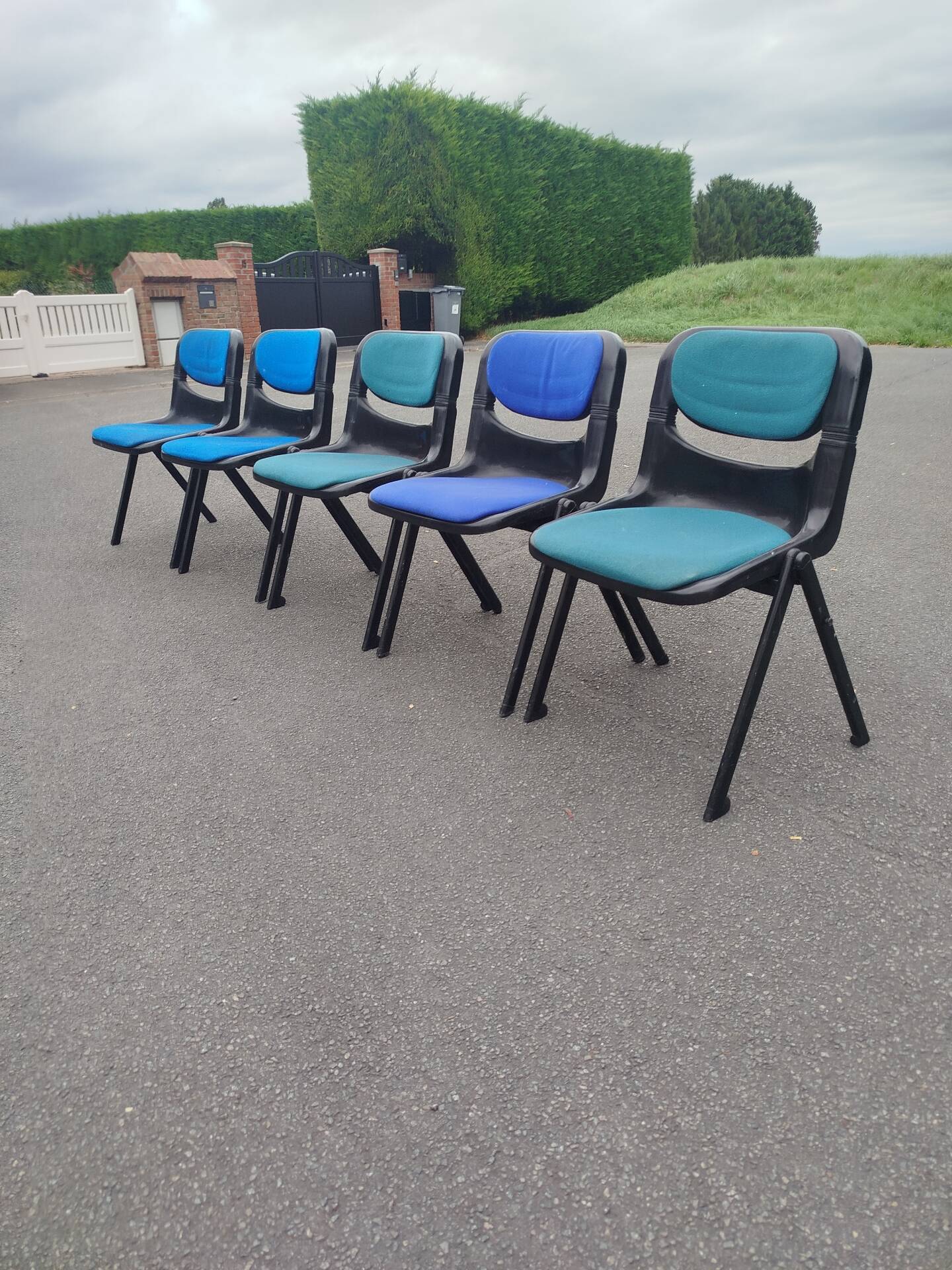Set of 5 Vintage Dorsal chairs by designers Emilio Ambasz & Giancarlo.
