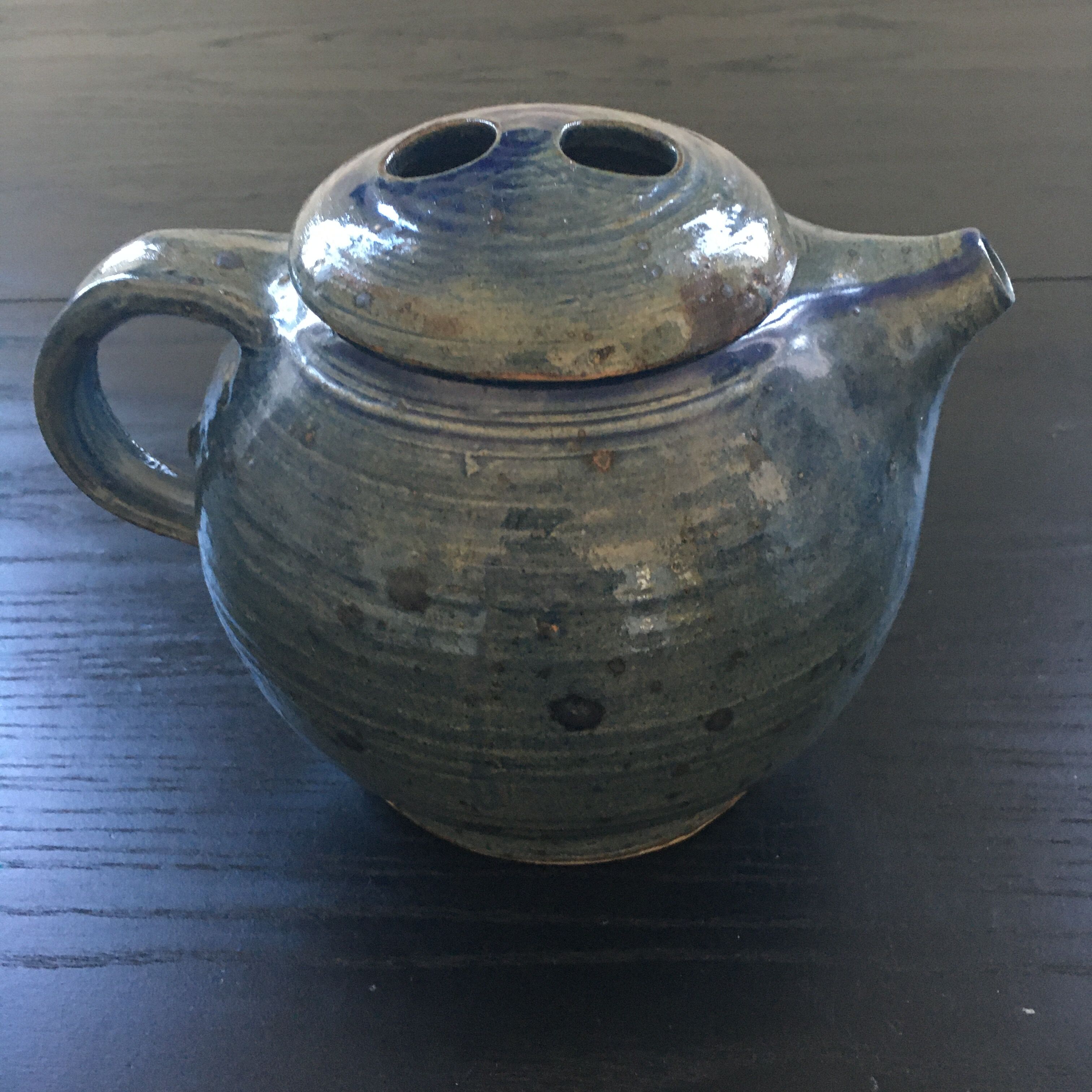 Théière bleue en grès