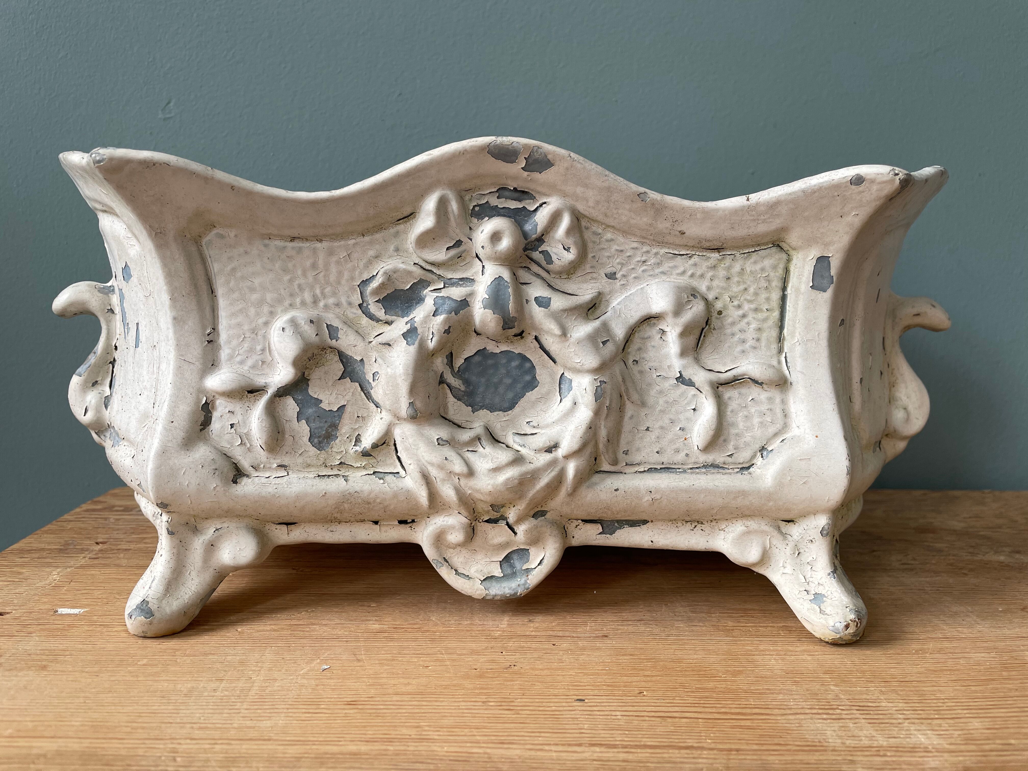 Old Medici cast iron planter, late nineteenth