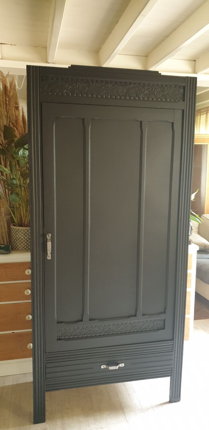 Armoire parisienne