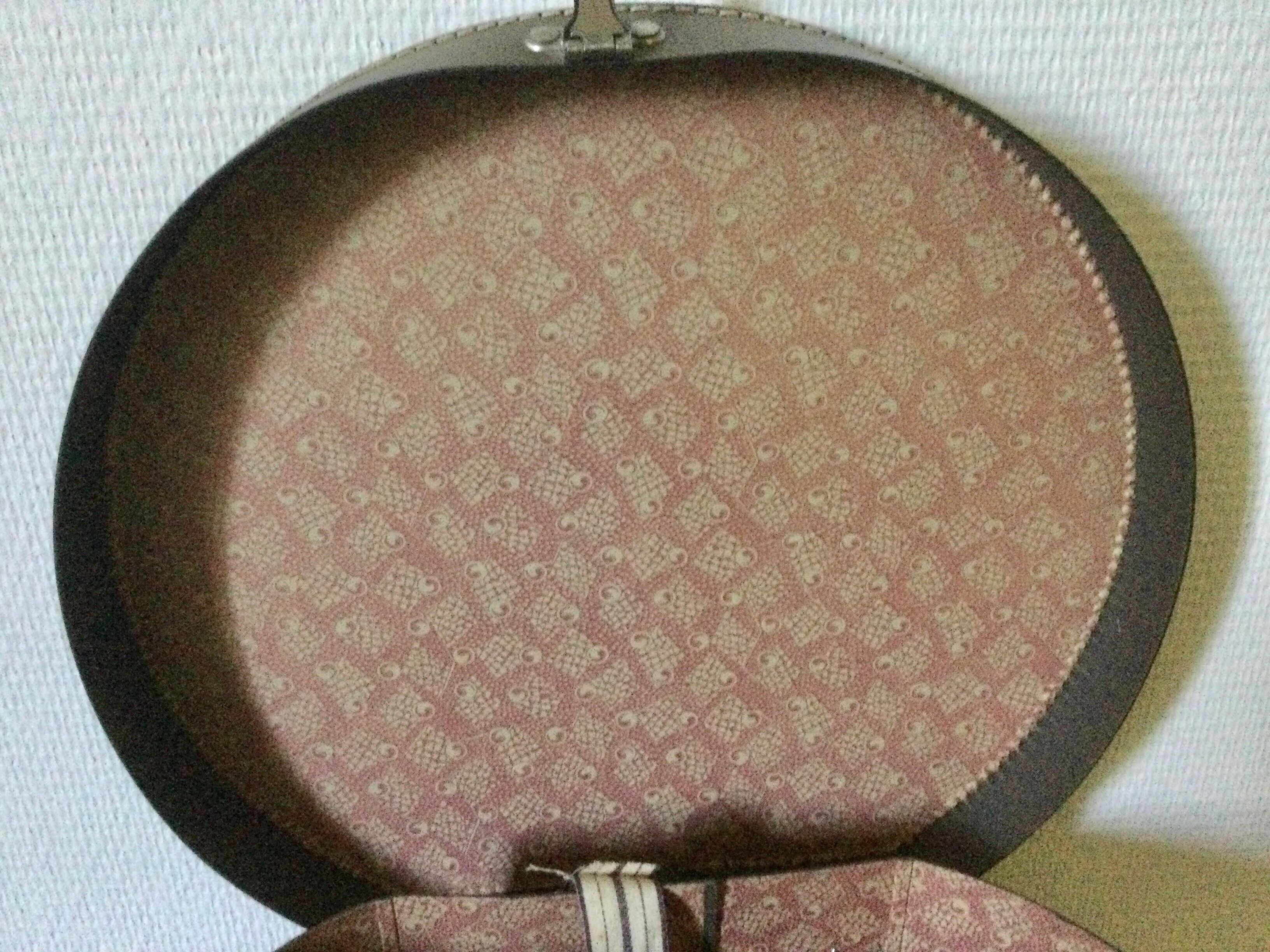 Ancienne boîte à chapeau