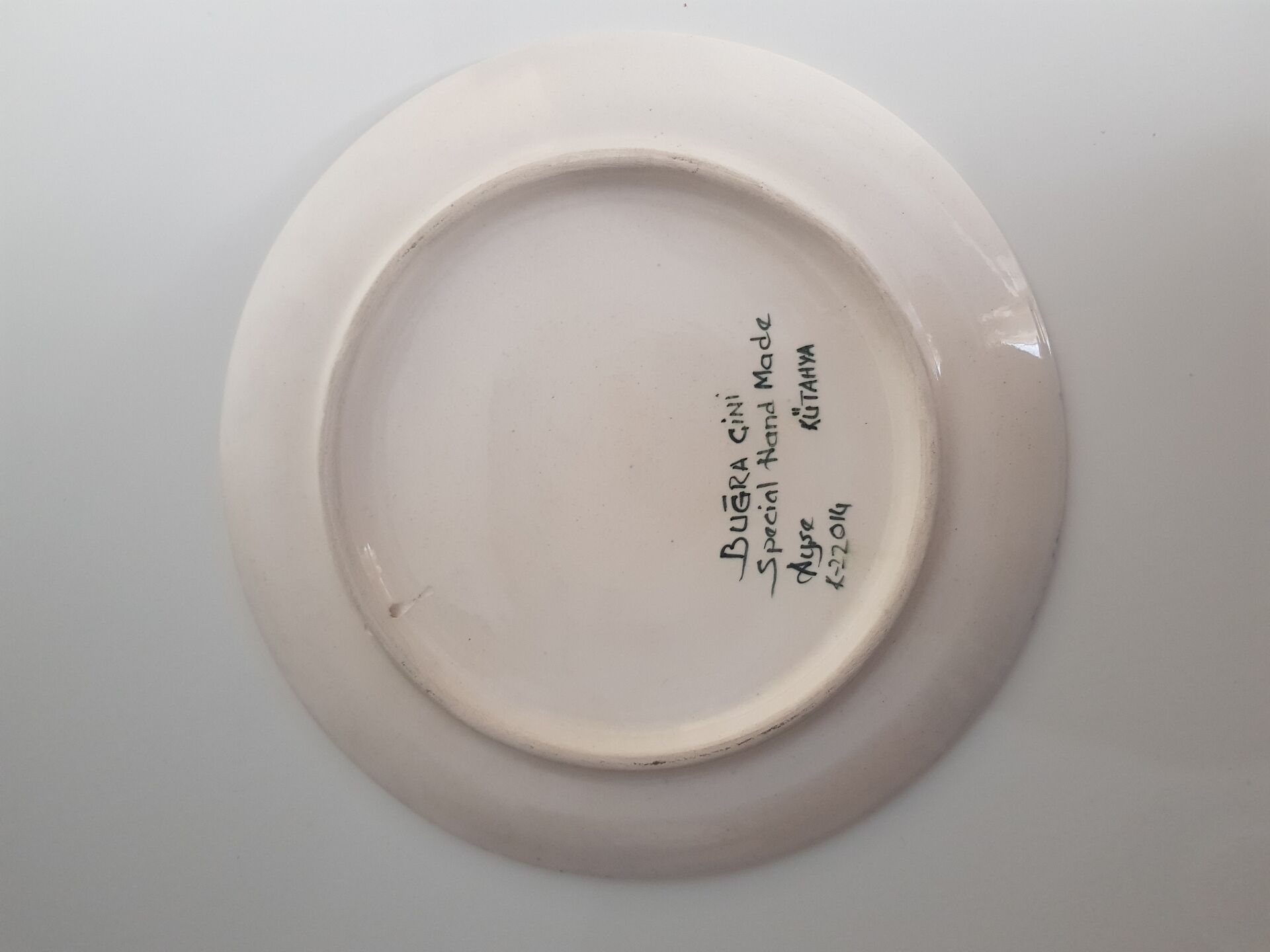 Wall plate signed Lallier from Moustiers with an openwork border.