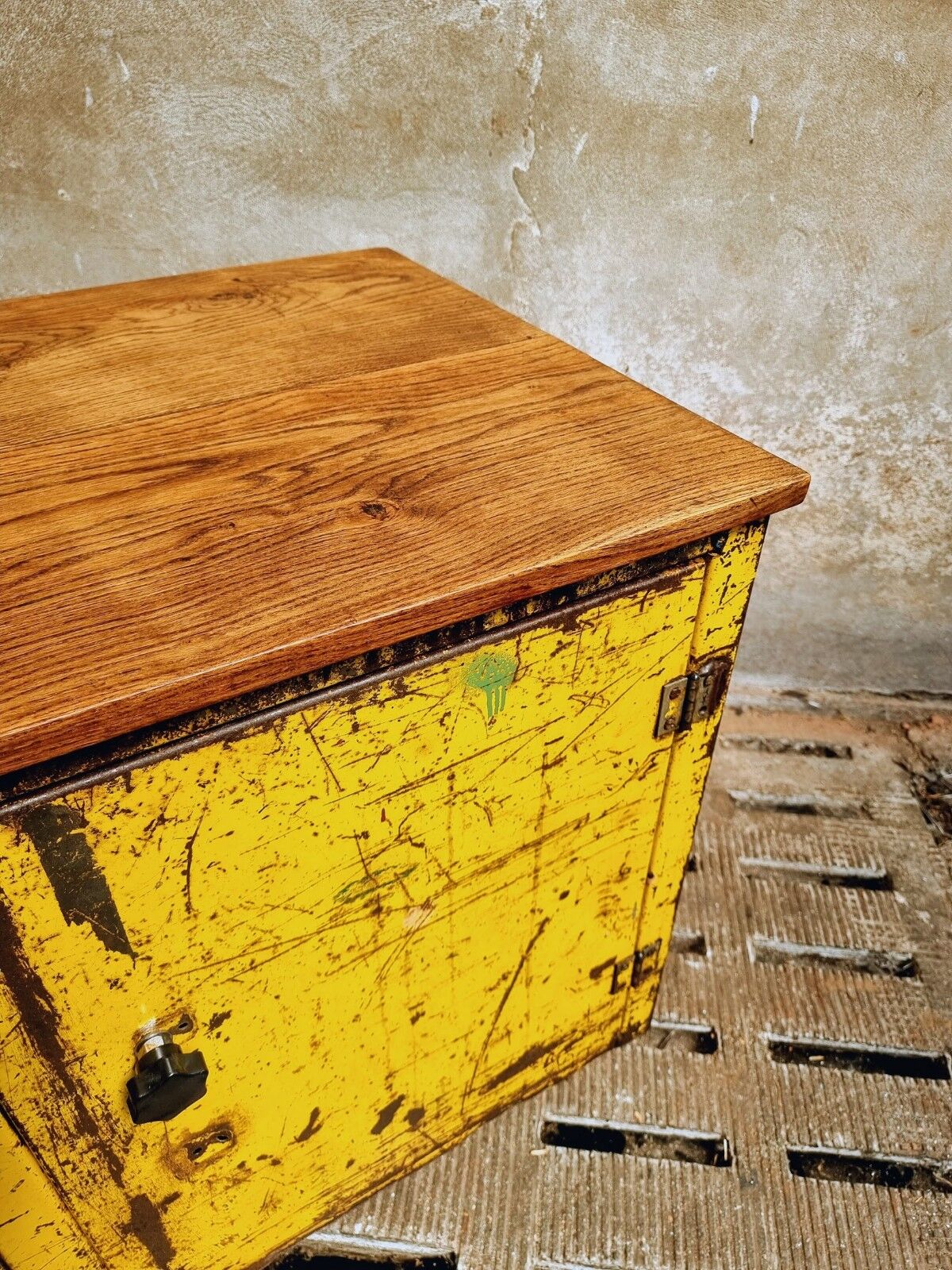 Industrial workbench trolley yellow chest of drawers