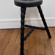 Tabouret tripode pieds bobines