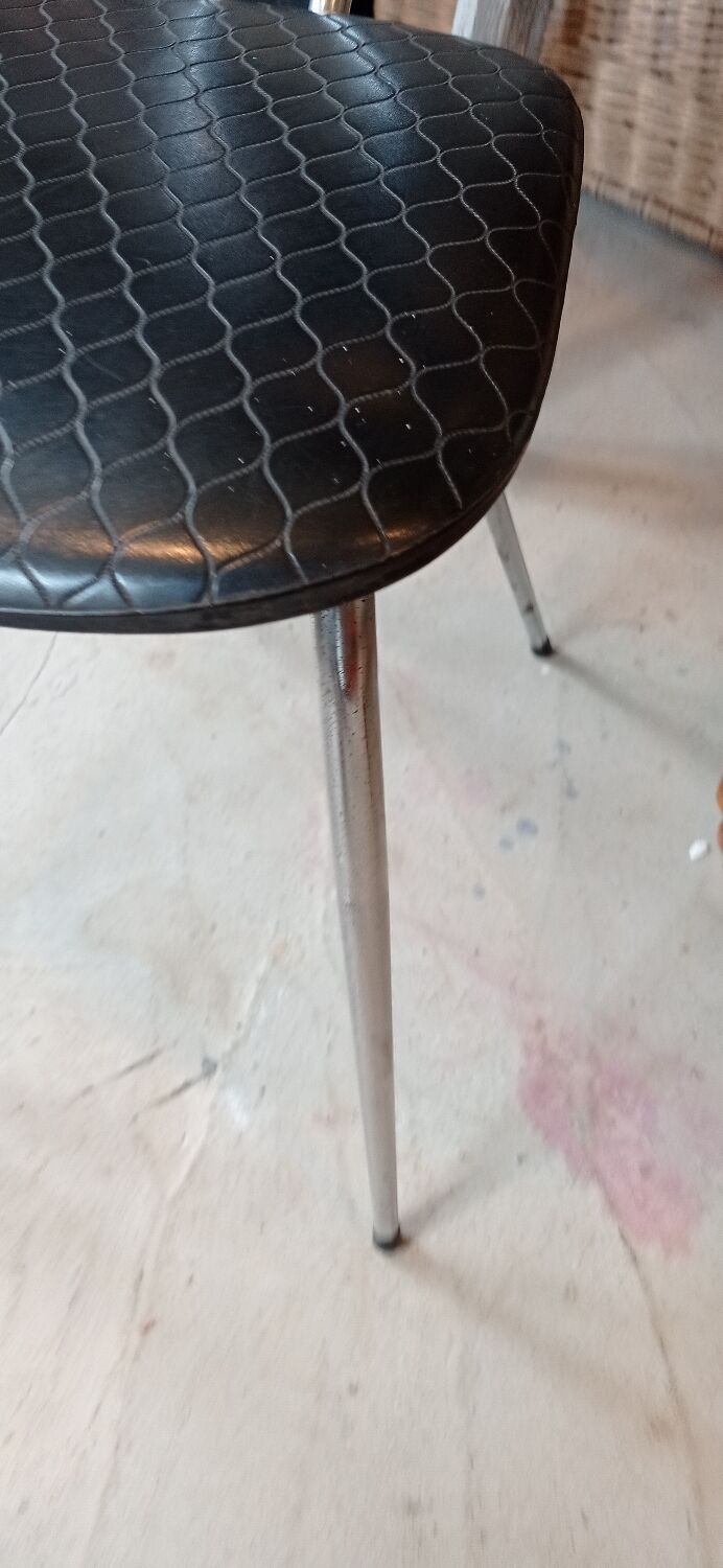 Leatherette chair 60