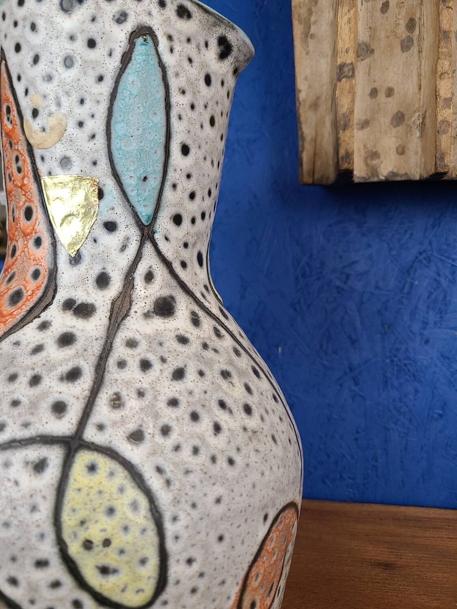 Pichet d'art de hyèvre signé émaux polychrome