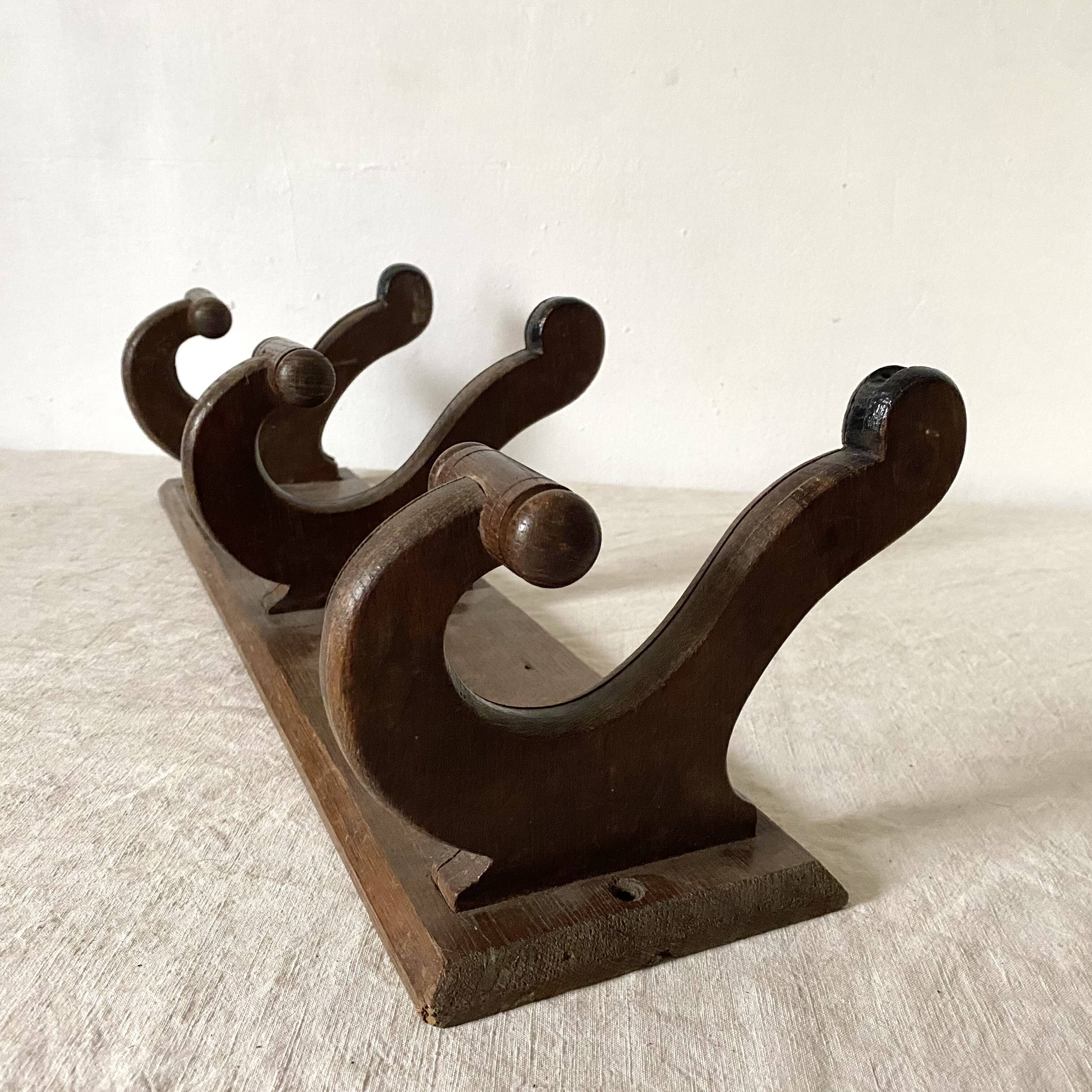 Wooden wall-mounted coat rack with 3 hooks