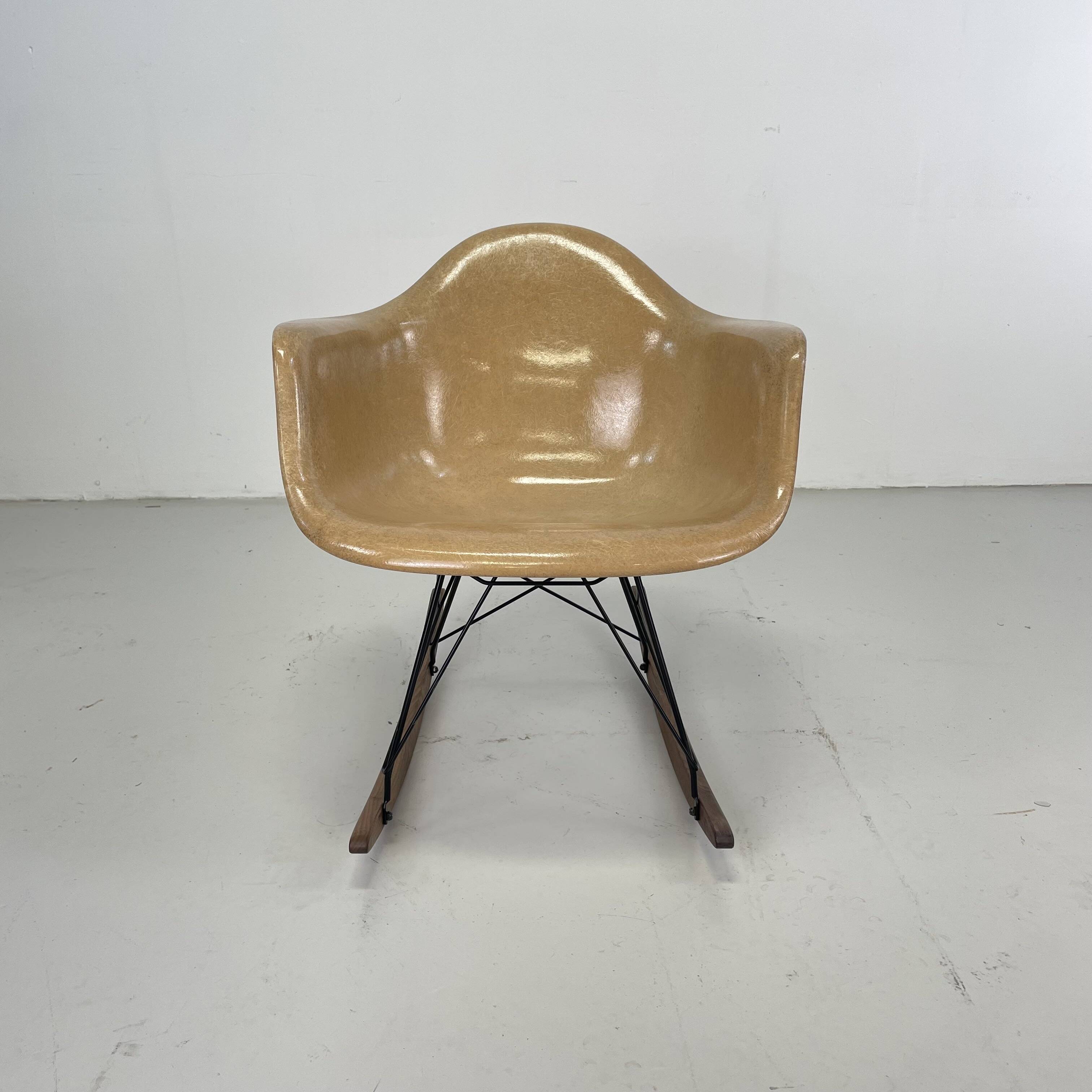 Eames Herman Miller 1950s RAR rocking chair in light tan