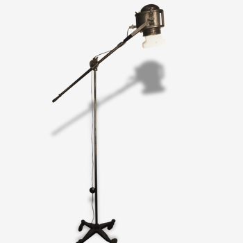 Projector cremer on tripod giraffe