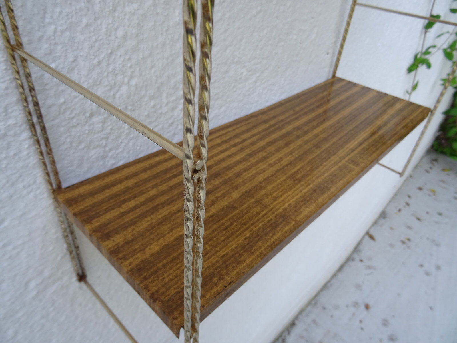 Modular wall shelf string