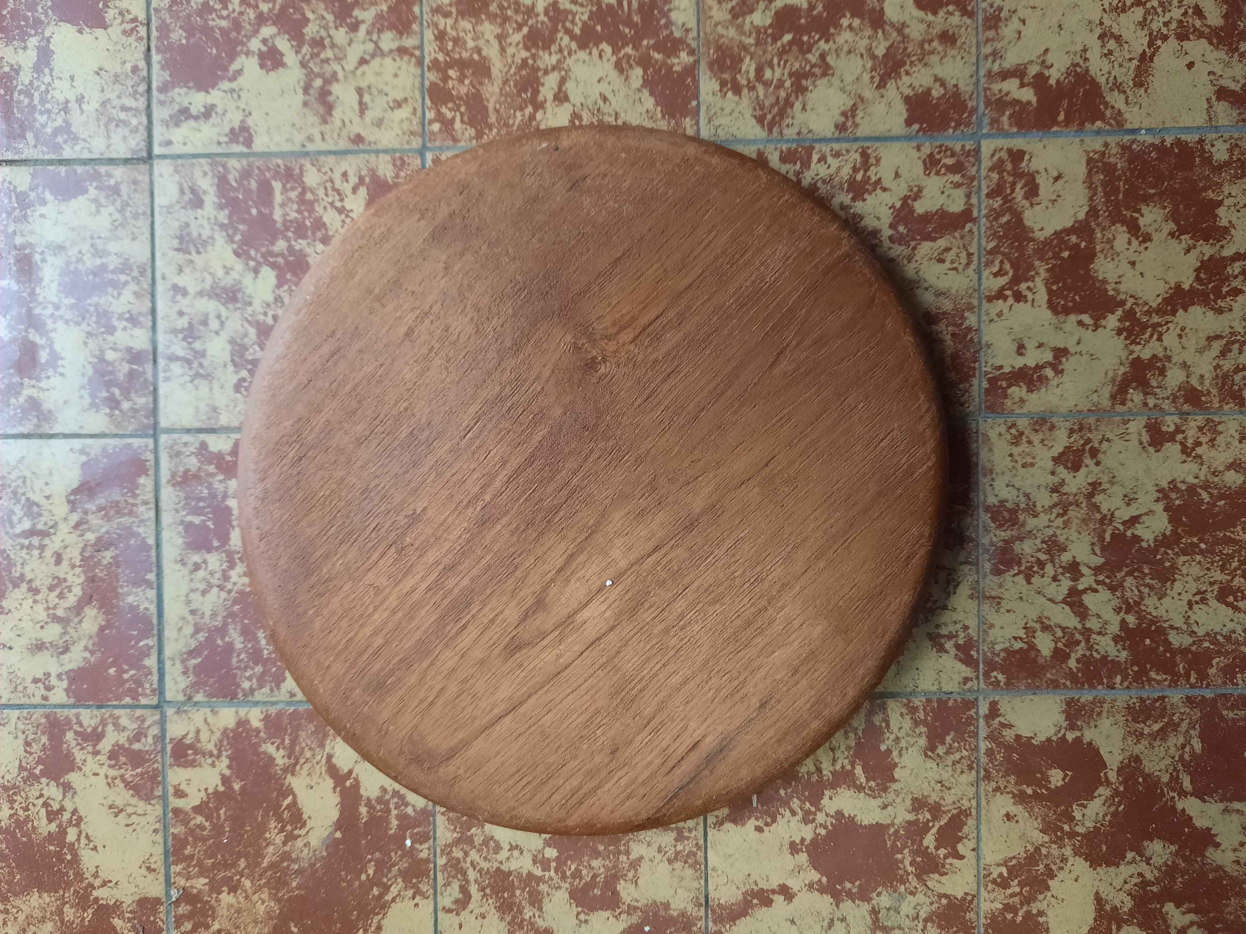 Round cutting board