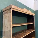 Ancien meuble de métier avec casiers