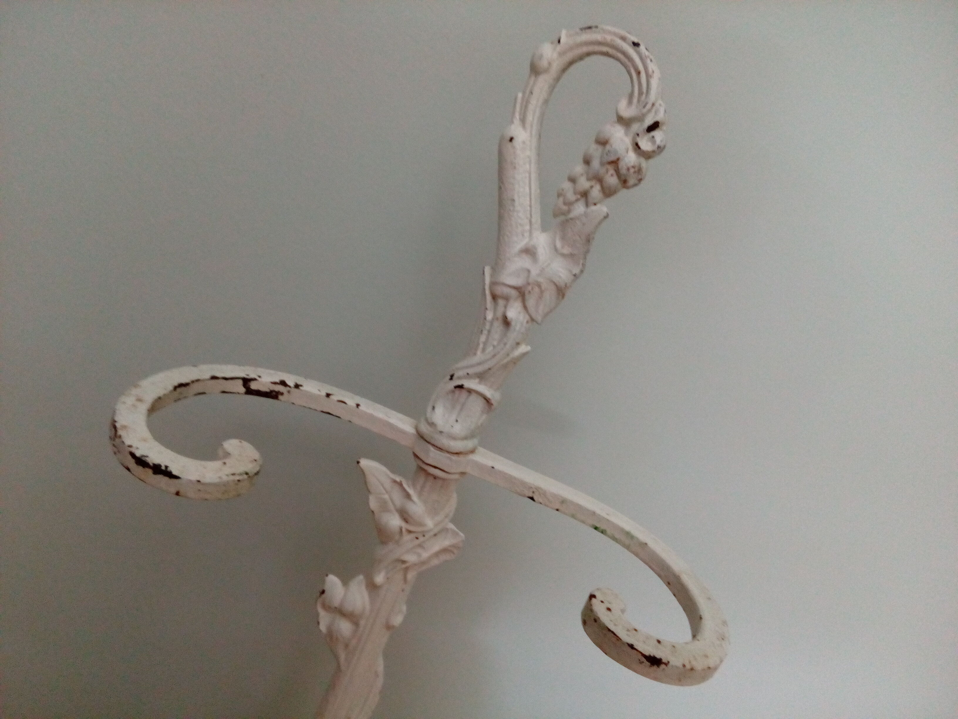 Cast iron umbrella holder