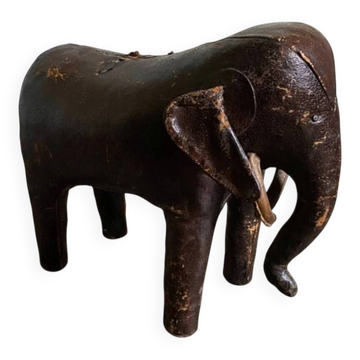 Éléphant en cuir par Dimitri Omersa