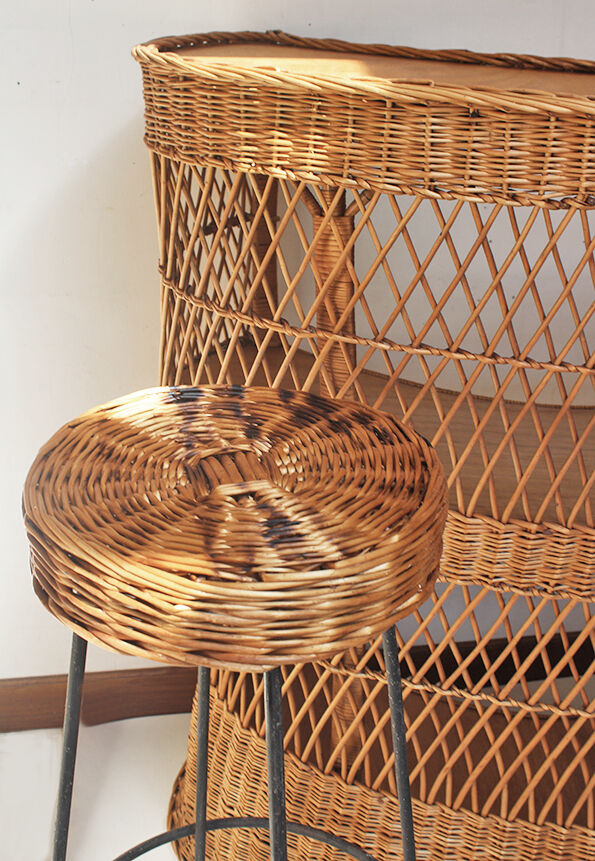 Rattan bar and 2 metal foot stools