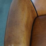 Fauteuil en cuir de mouton à l'aspect luxueux