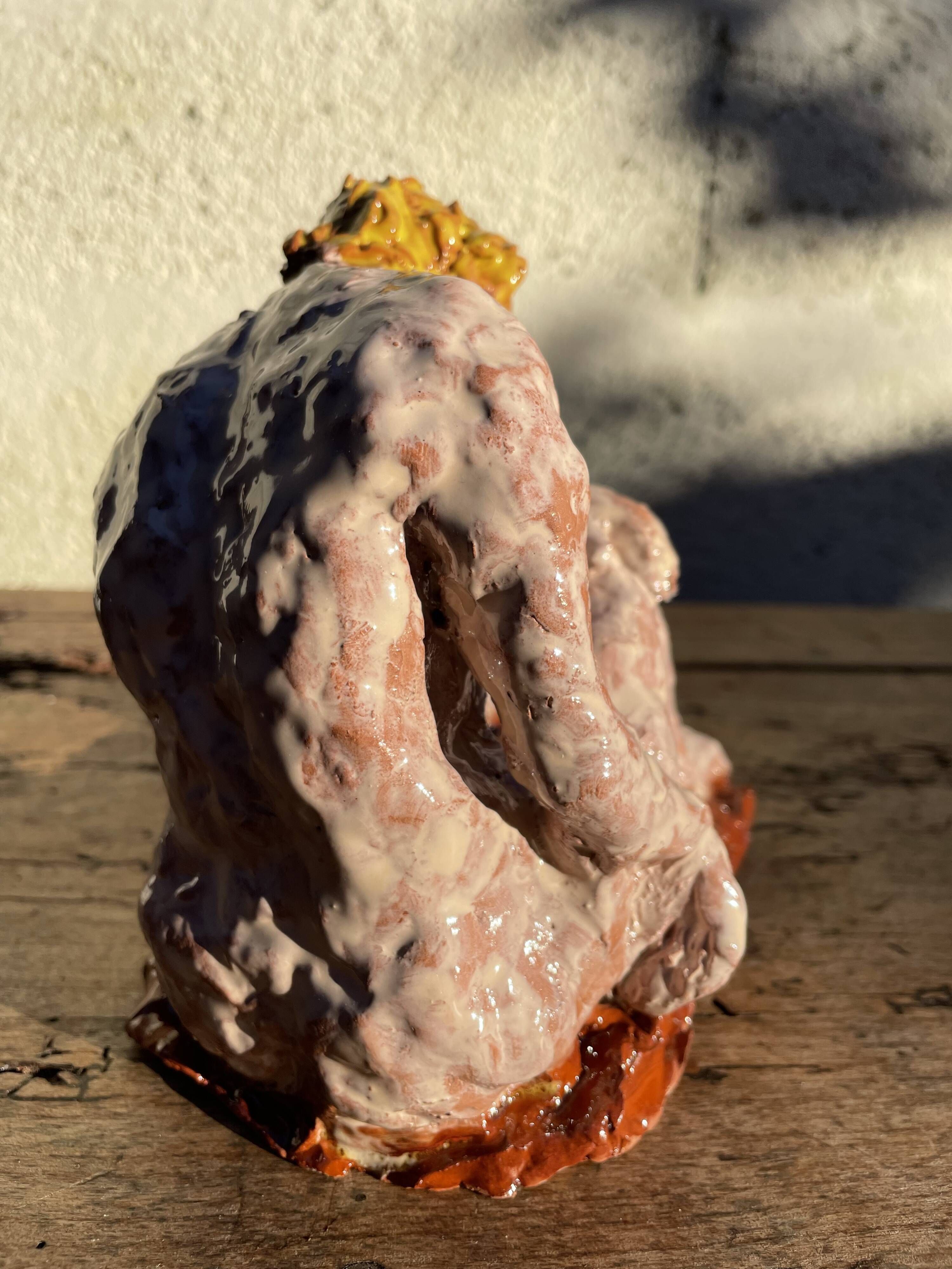 Sculpture contemporaine figure féminine terre cuite émaillée signée