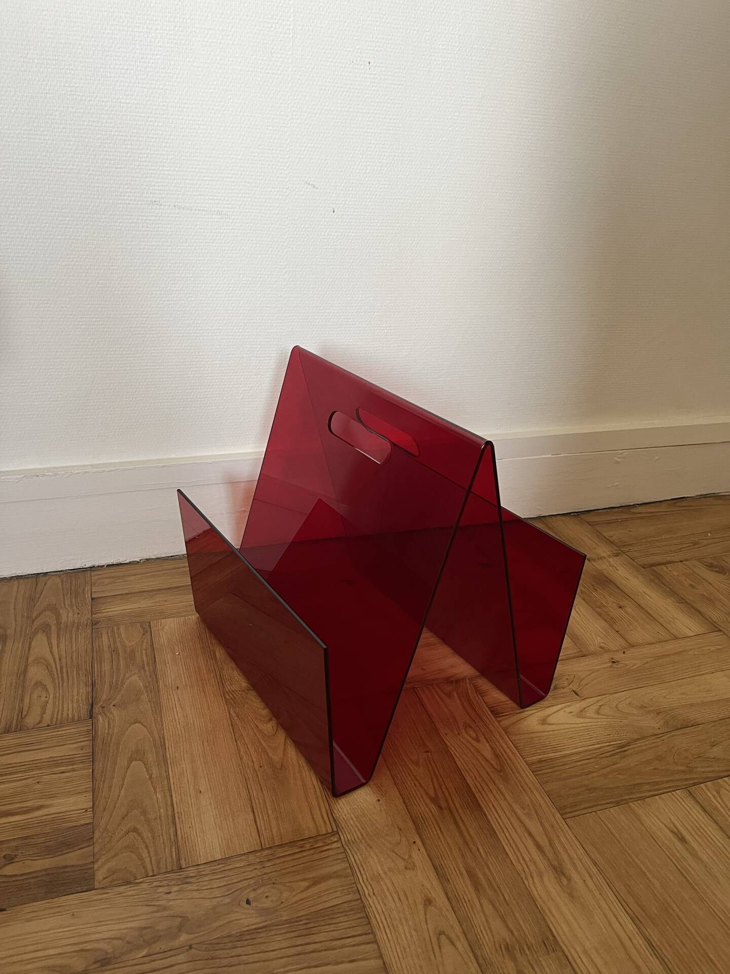 Acrylic magazine rack