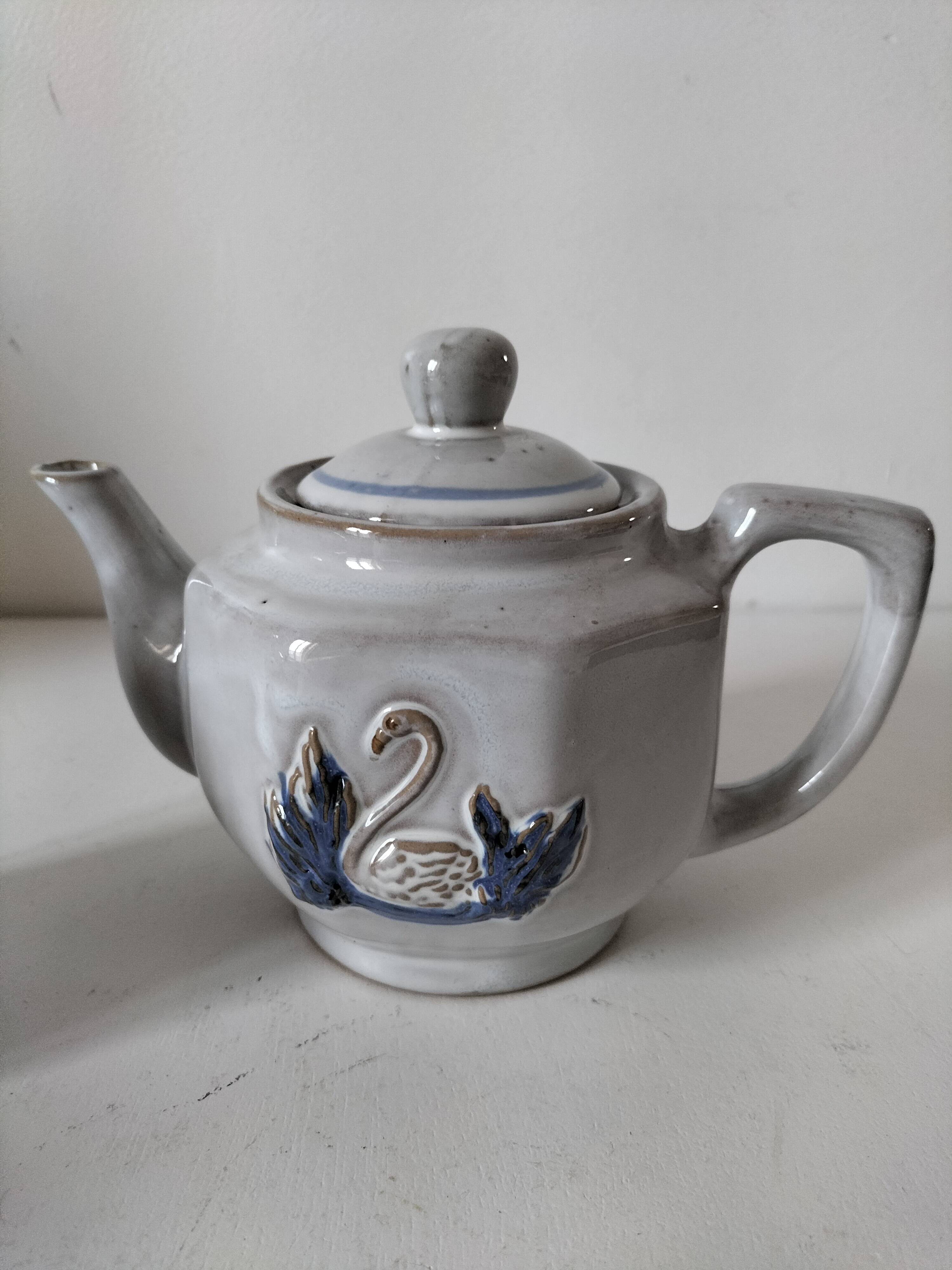 Stoneware tea set with swan decor – Hygge & Lagom spirit