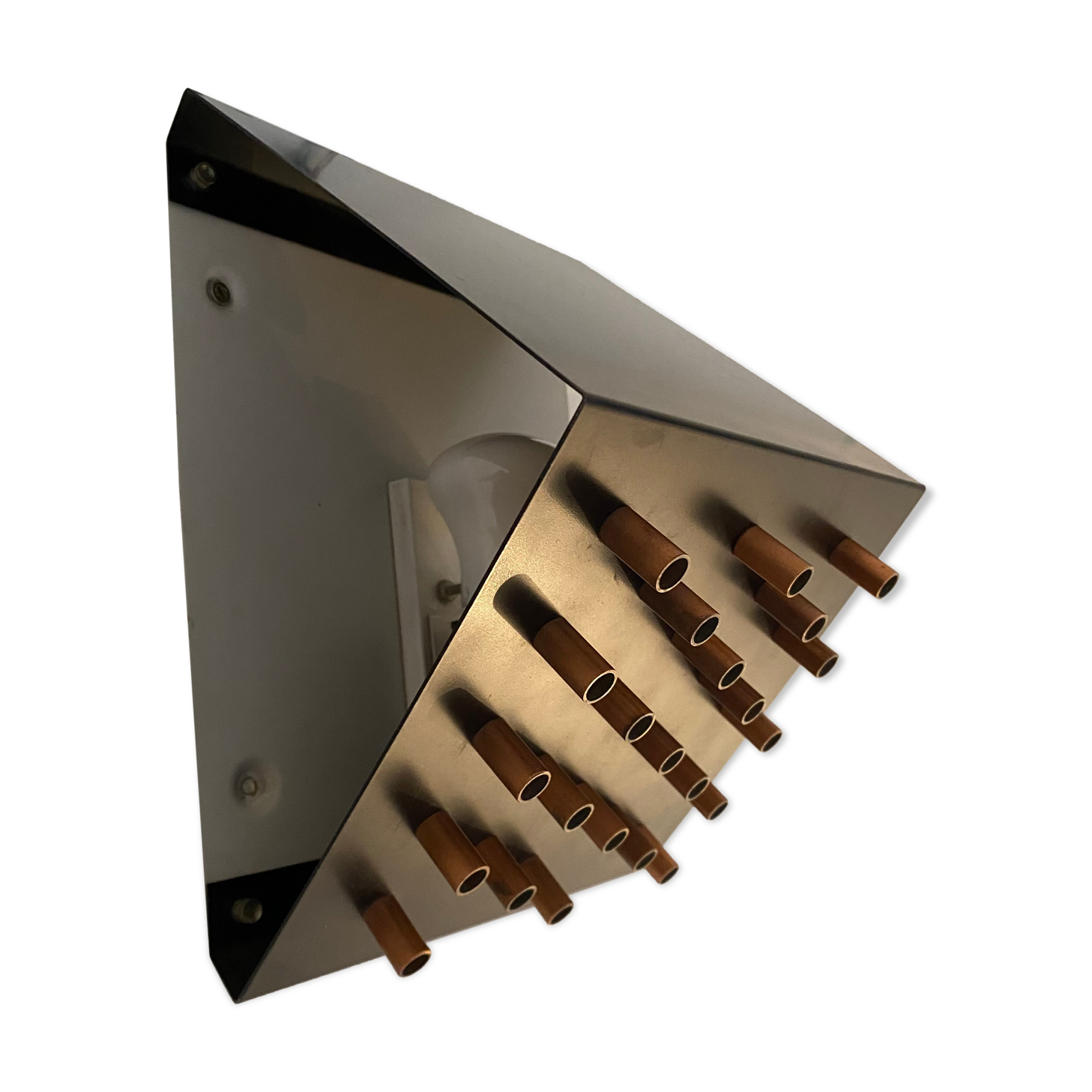 Applies "Chiaroscuro" by Raak. 1962