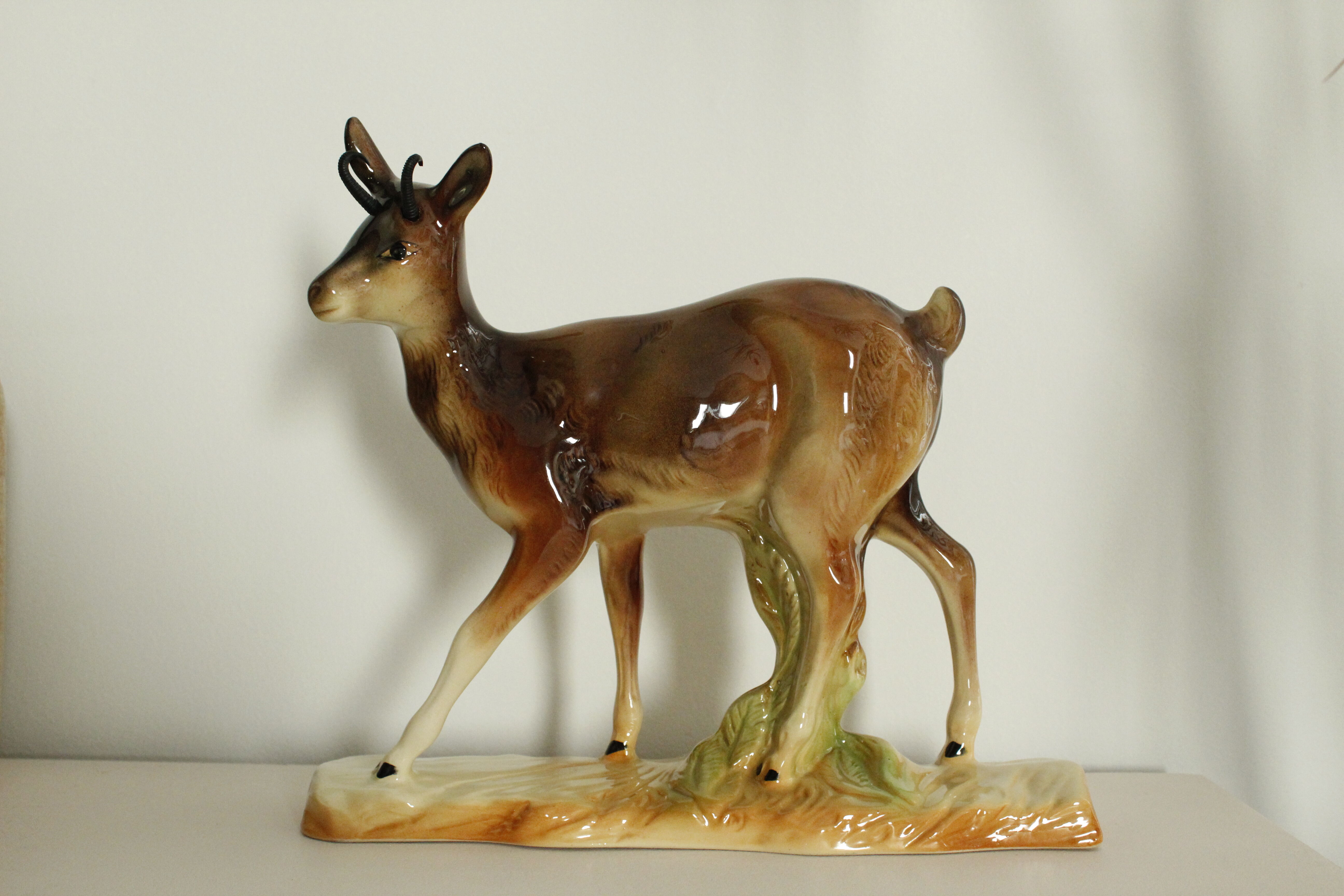Large young chamois ceramic trinket