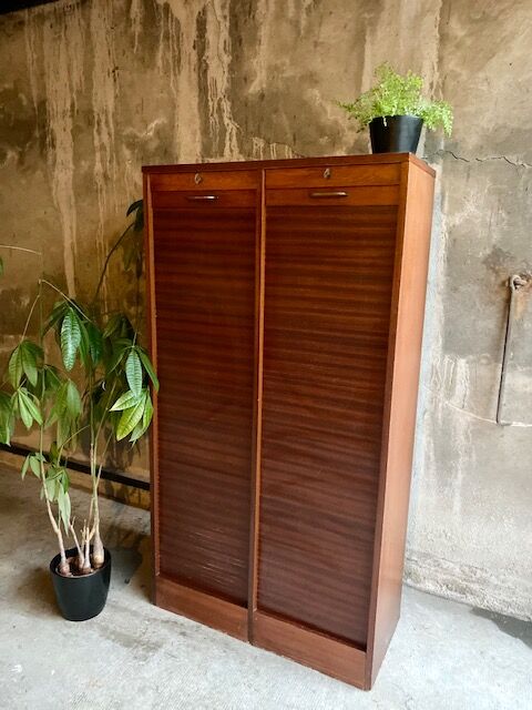 Double curtain filing cabinet