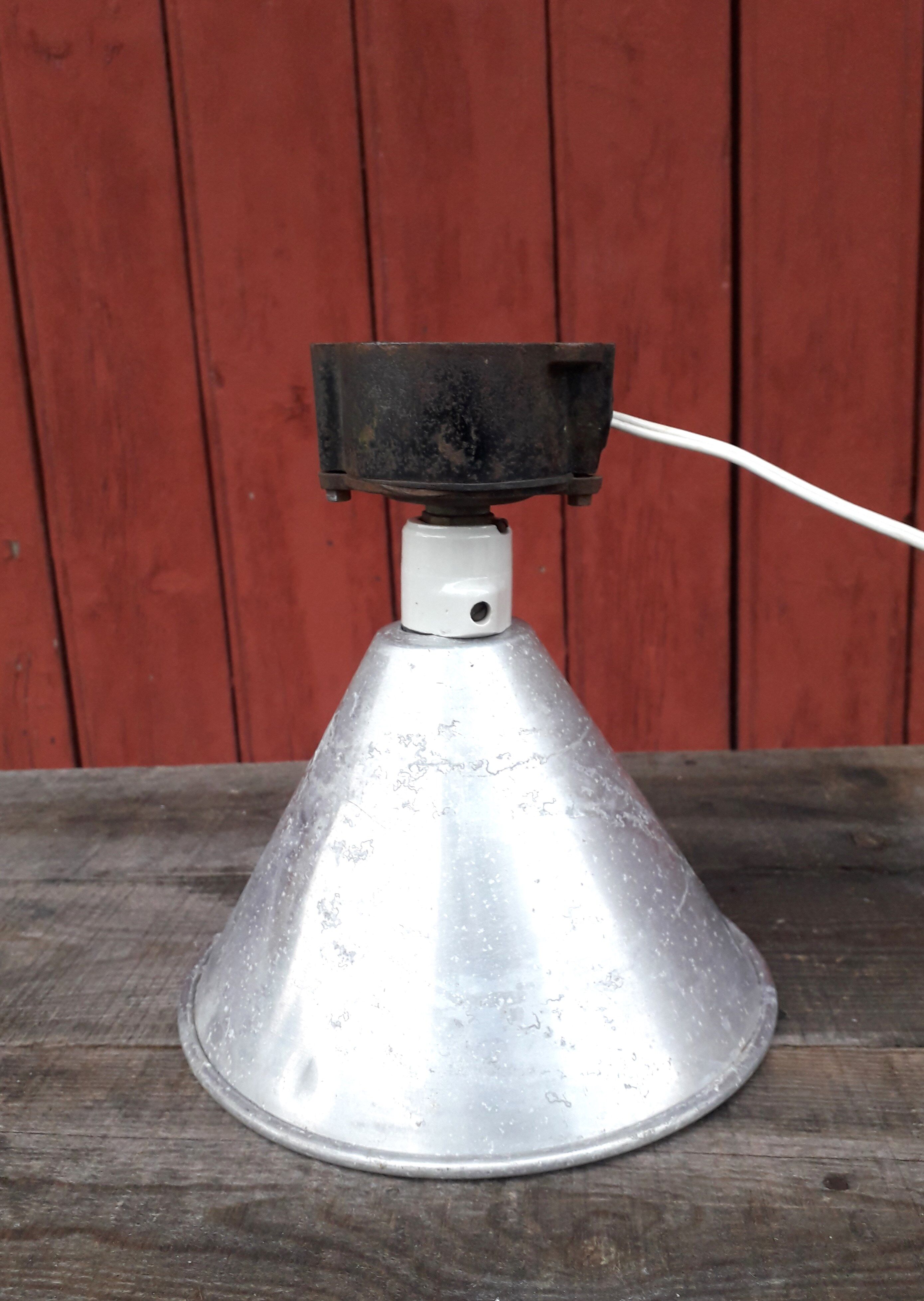 Old workshop / factory ceiling lamp - Industrial decoration - 1950