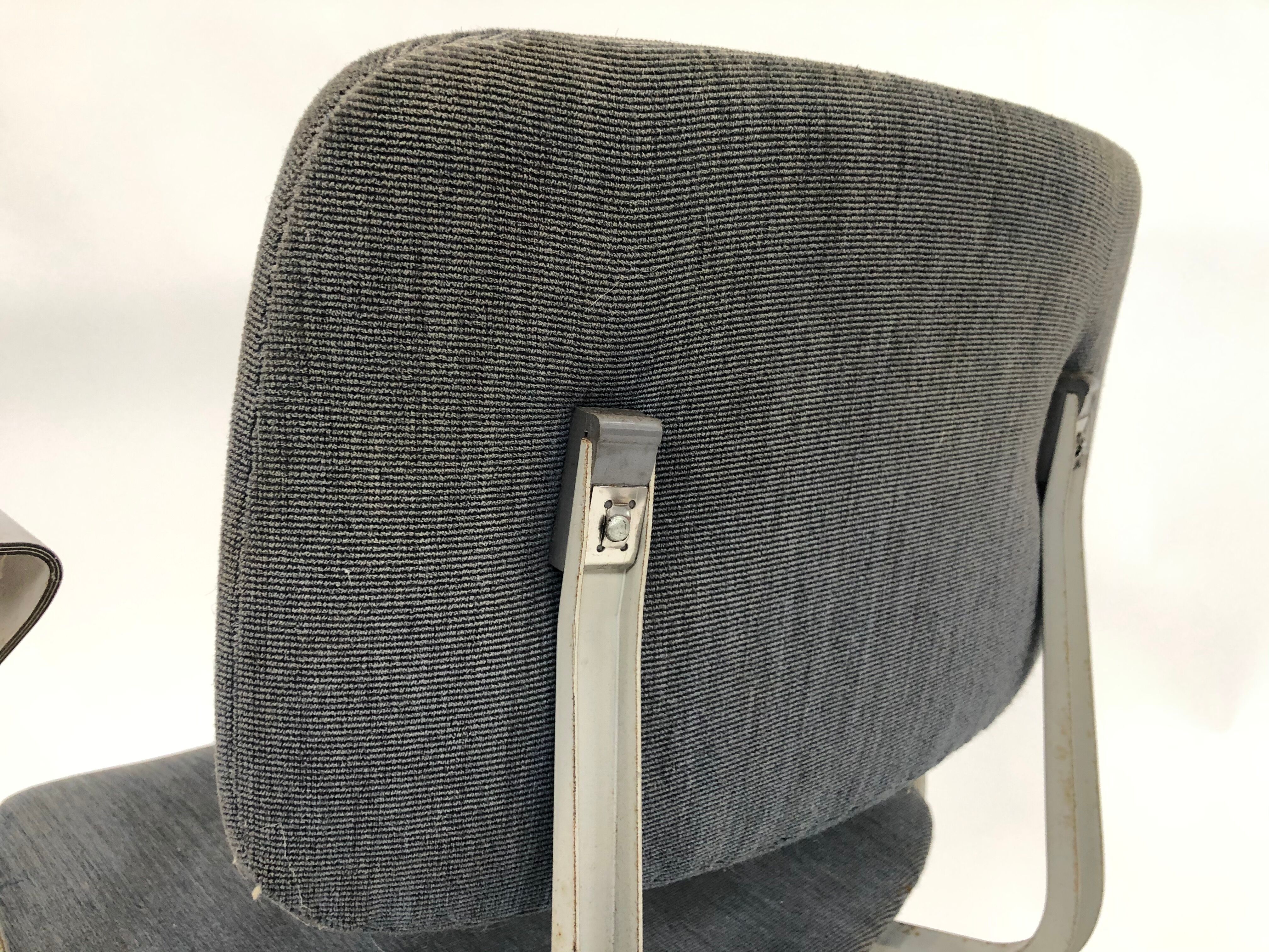 Circle Friso Kramer Revolt Ahrend vintage chair with designer armrests