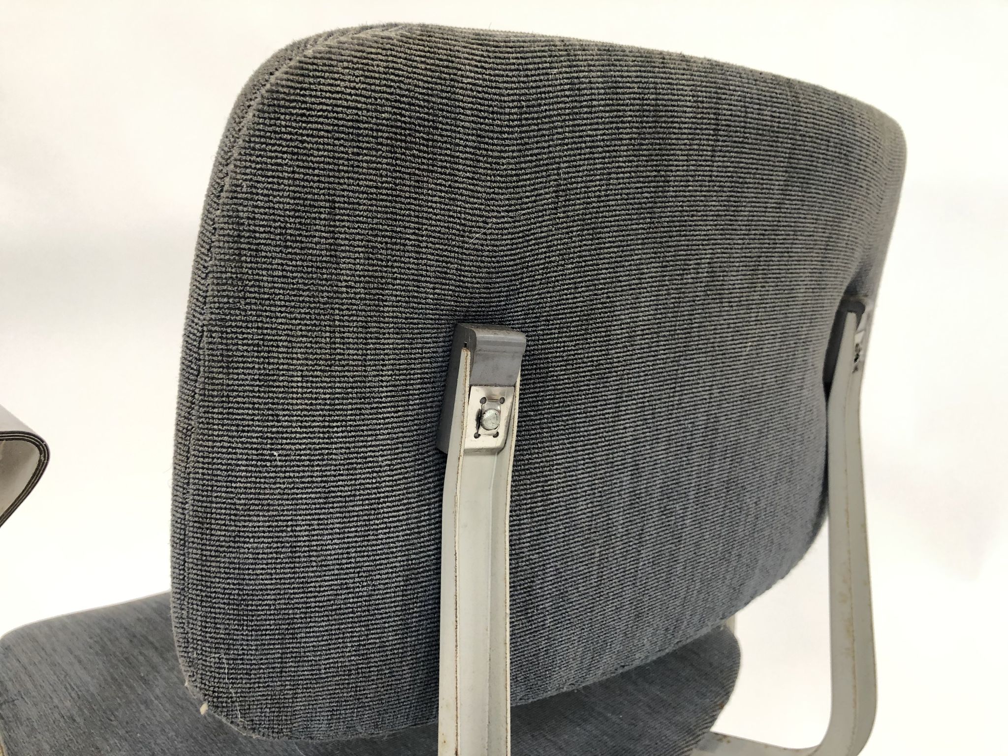 Circle Friso Kramer Revolt Ahrend vintage chair with designer armrests