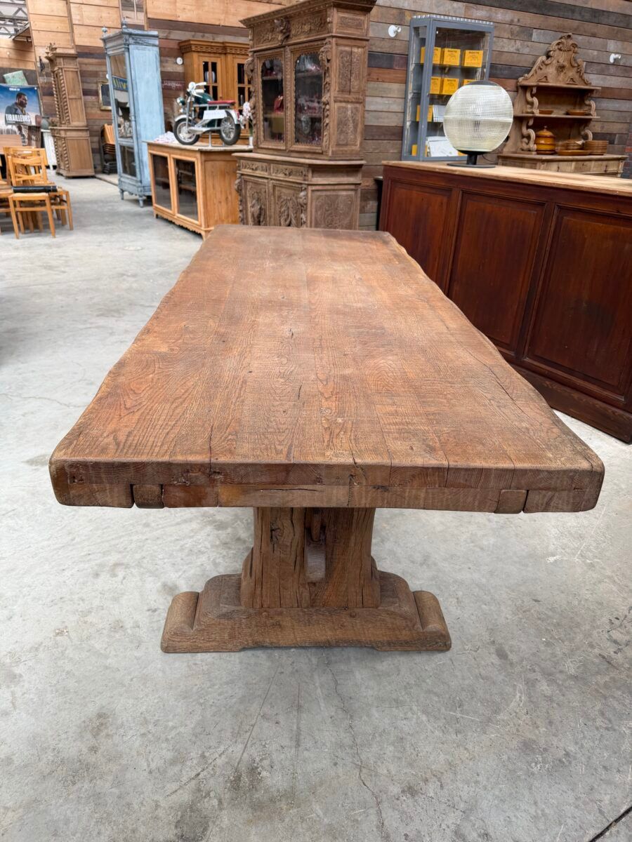 Table de type monastère en chêne