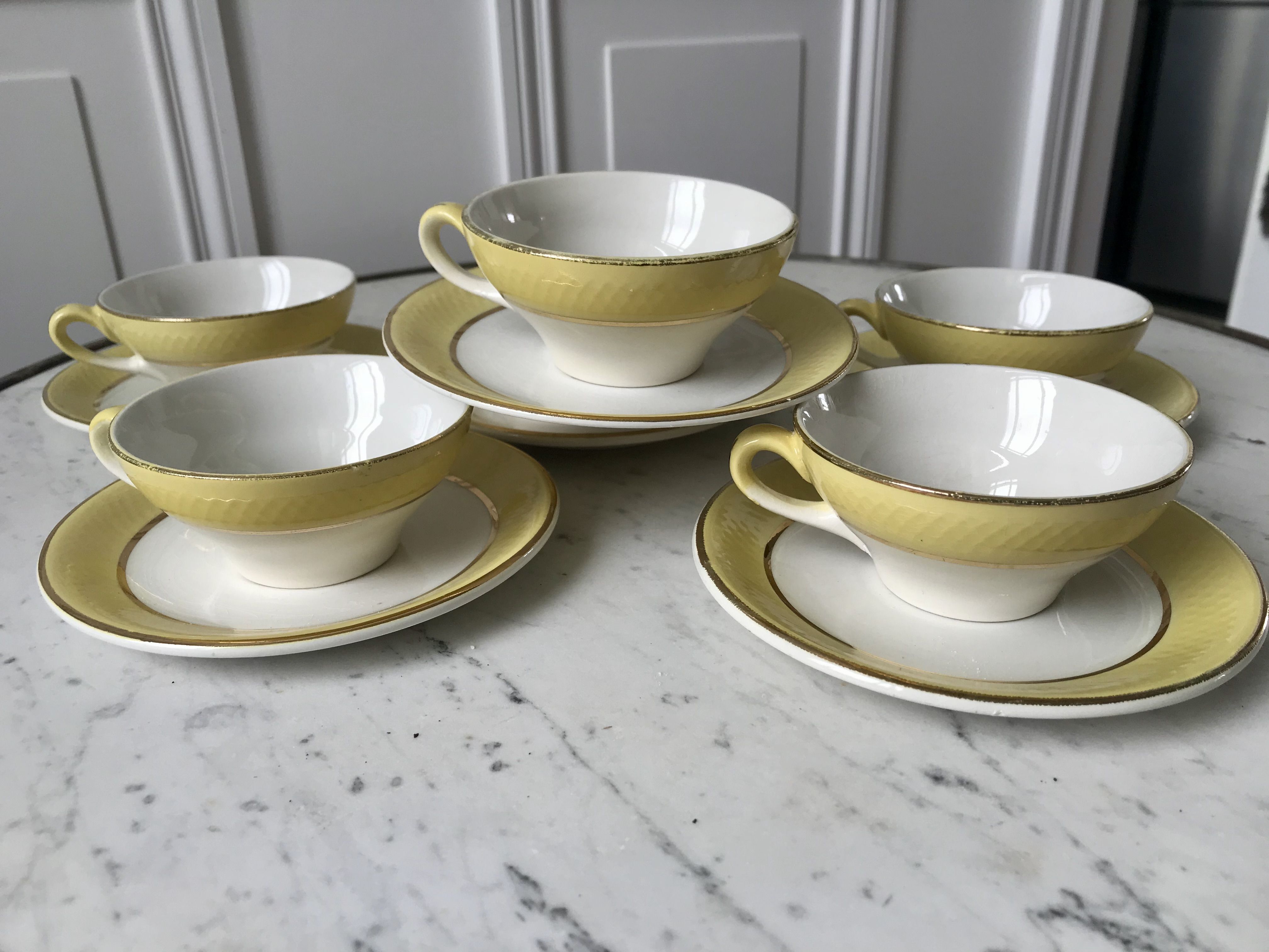 Set of 6 cups and textured yellow sub-cups digoin sarreguemines 50s