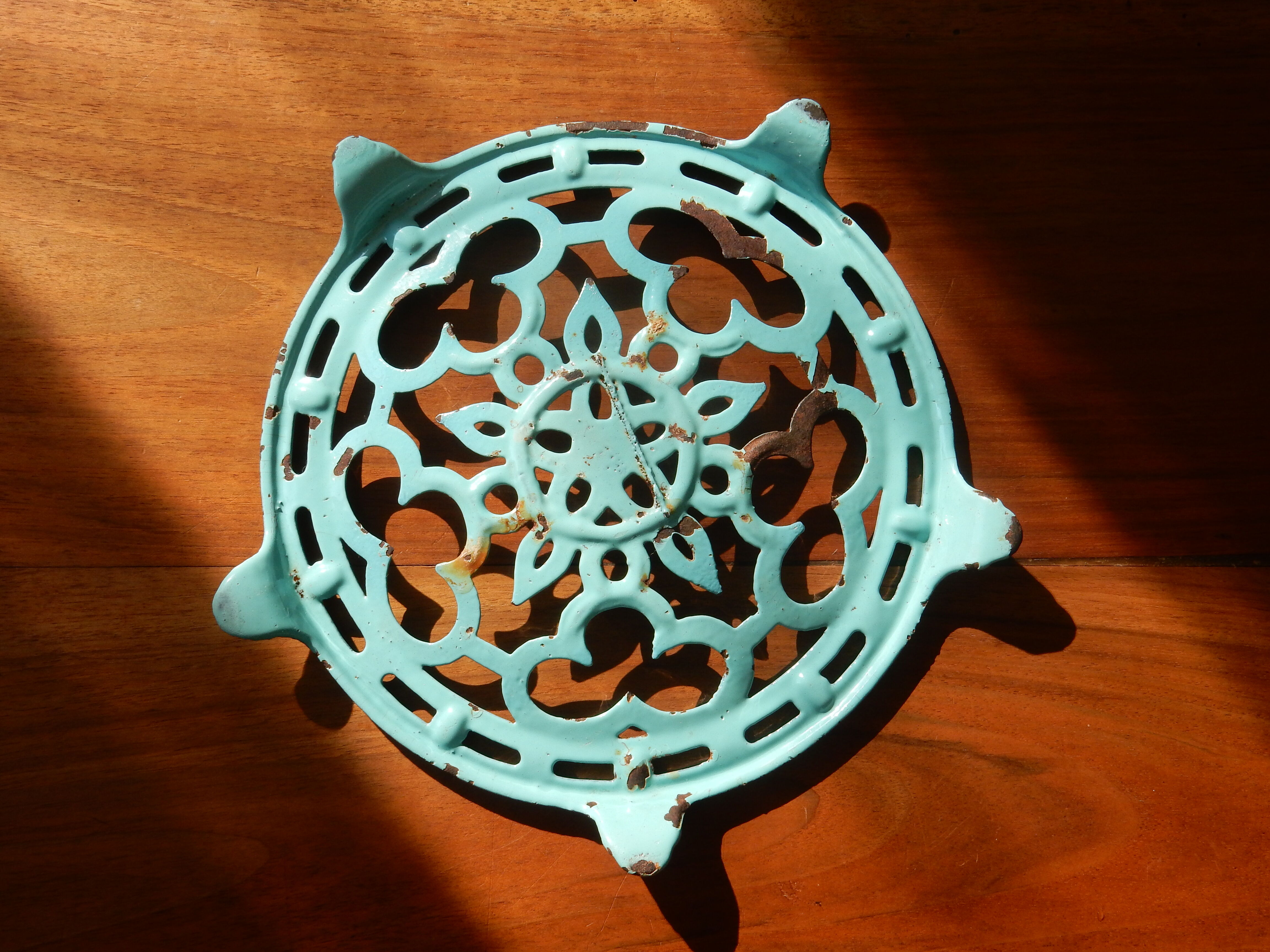 Blue enamelled cast iron flat