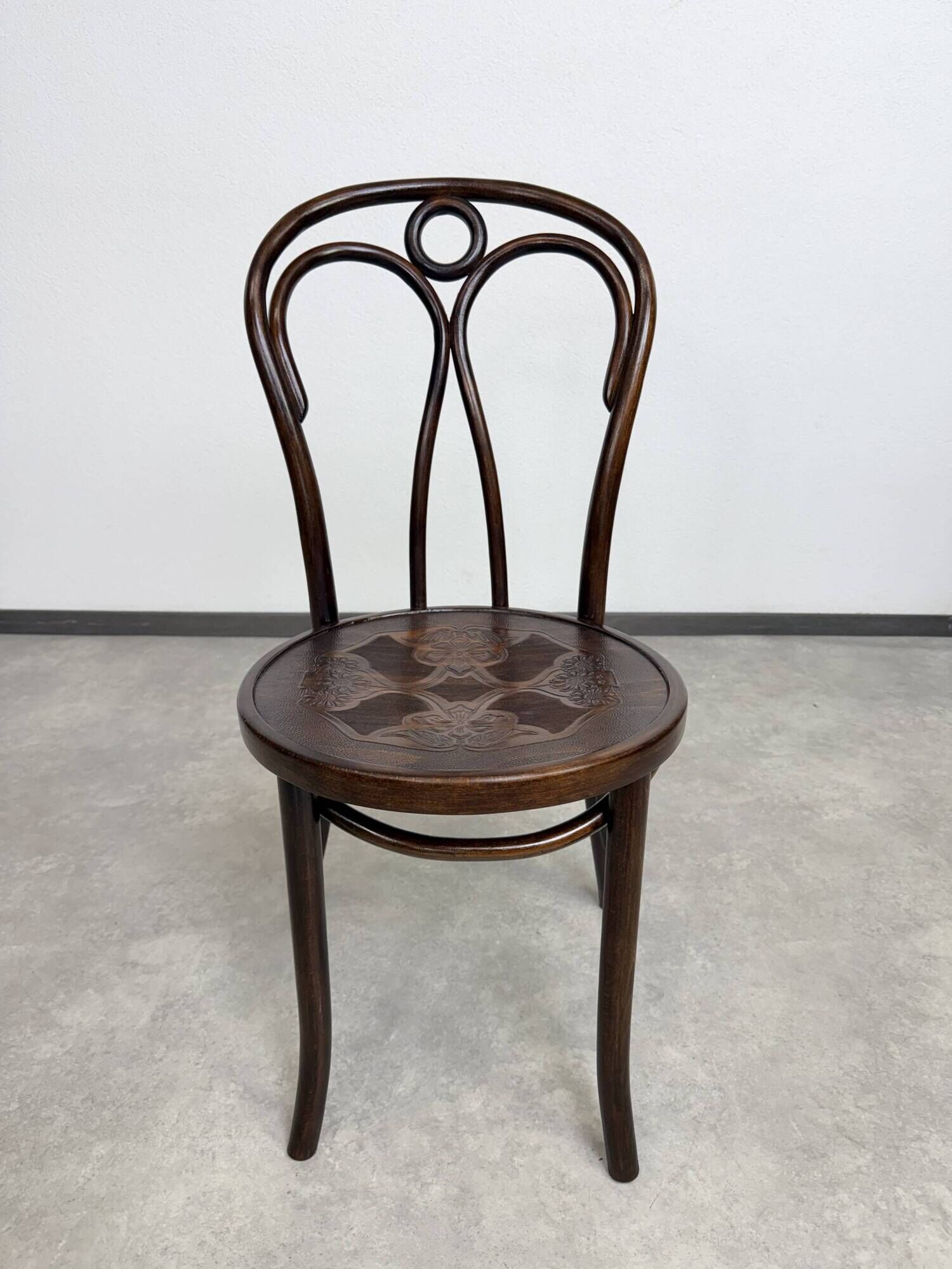 Bentwood dining chair by Thonet