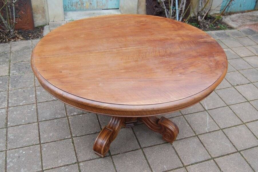 Napoleon III table in walnut from the late 19th century, 14 place settings with 3 extensions.